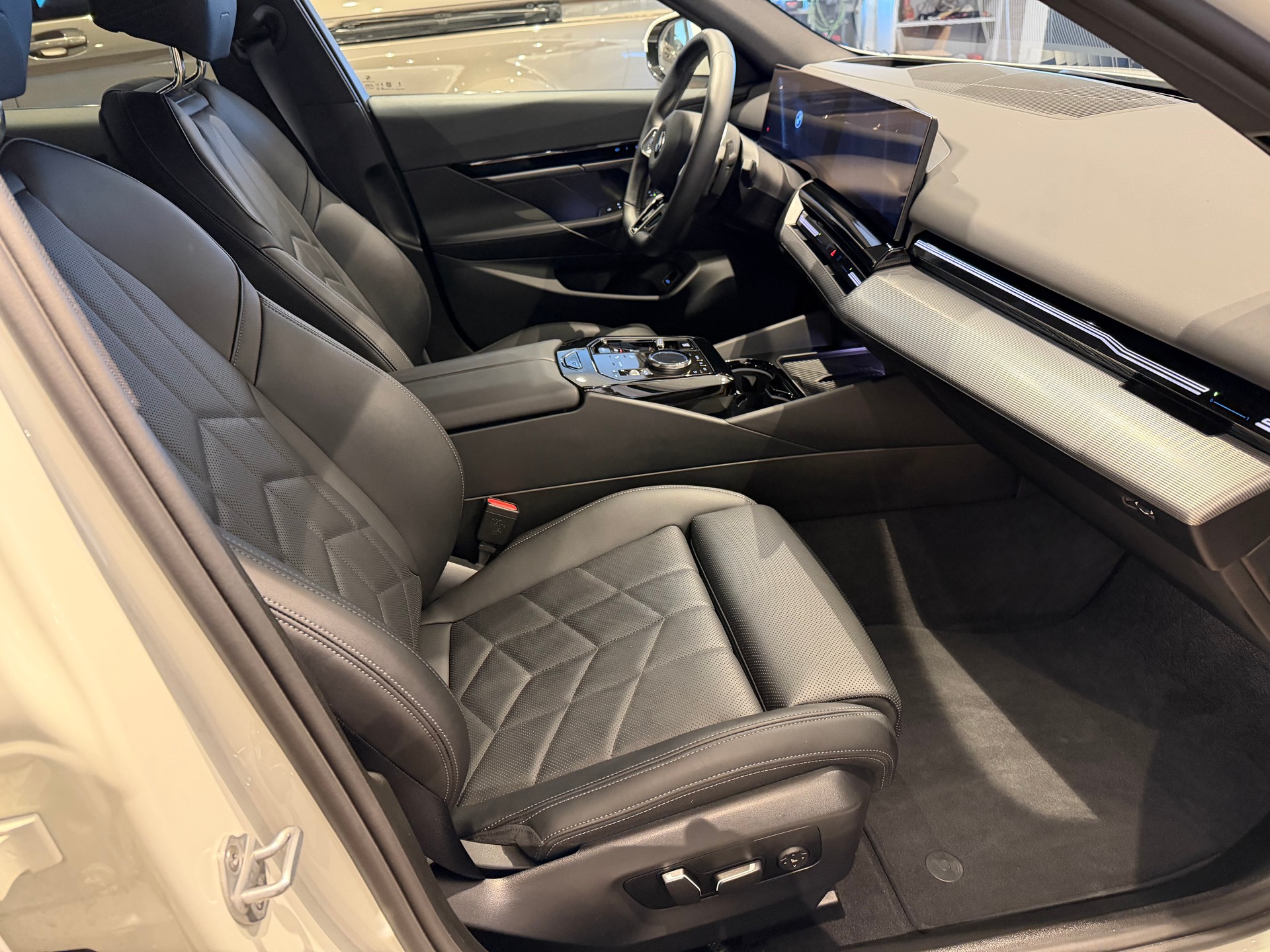 BMW 520d xDrive Touring M-Sport-image-8