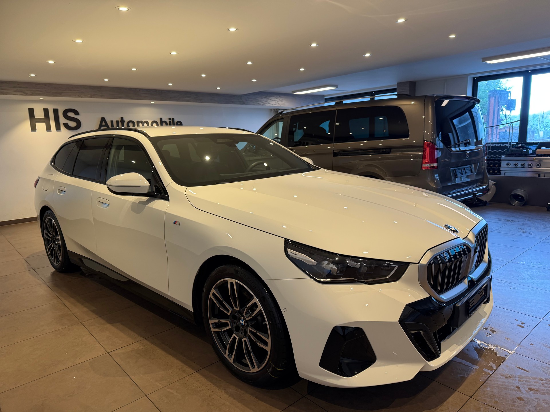 BMW 520d xDrive Touring M-Sport-image-5