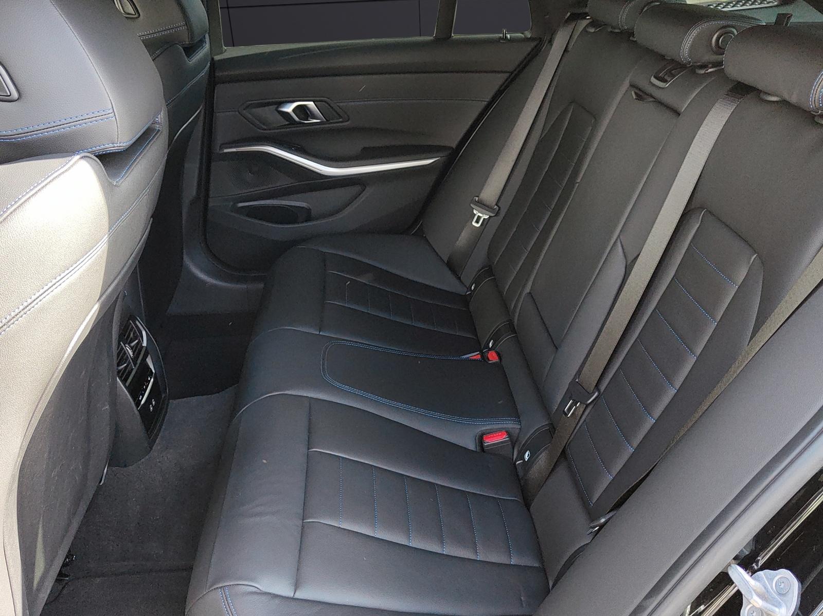 BMW 320d xDrive SAG Touring-image-17