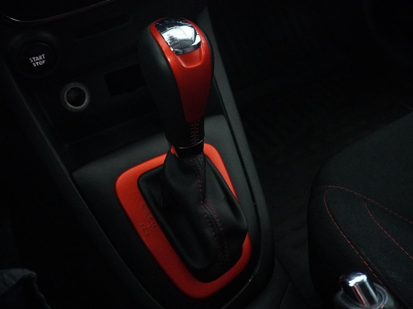 RENAULT Clio 1.6 T RS 200 EDC-image-8