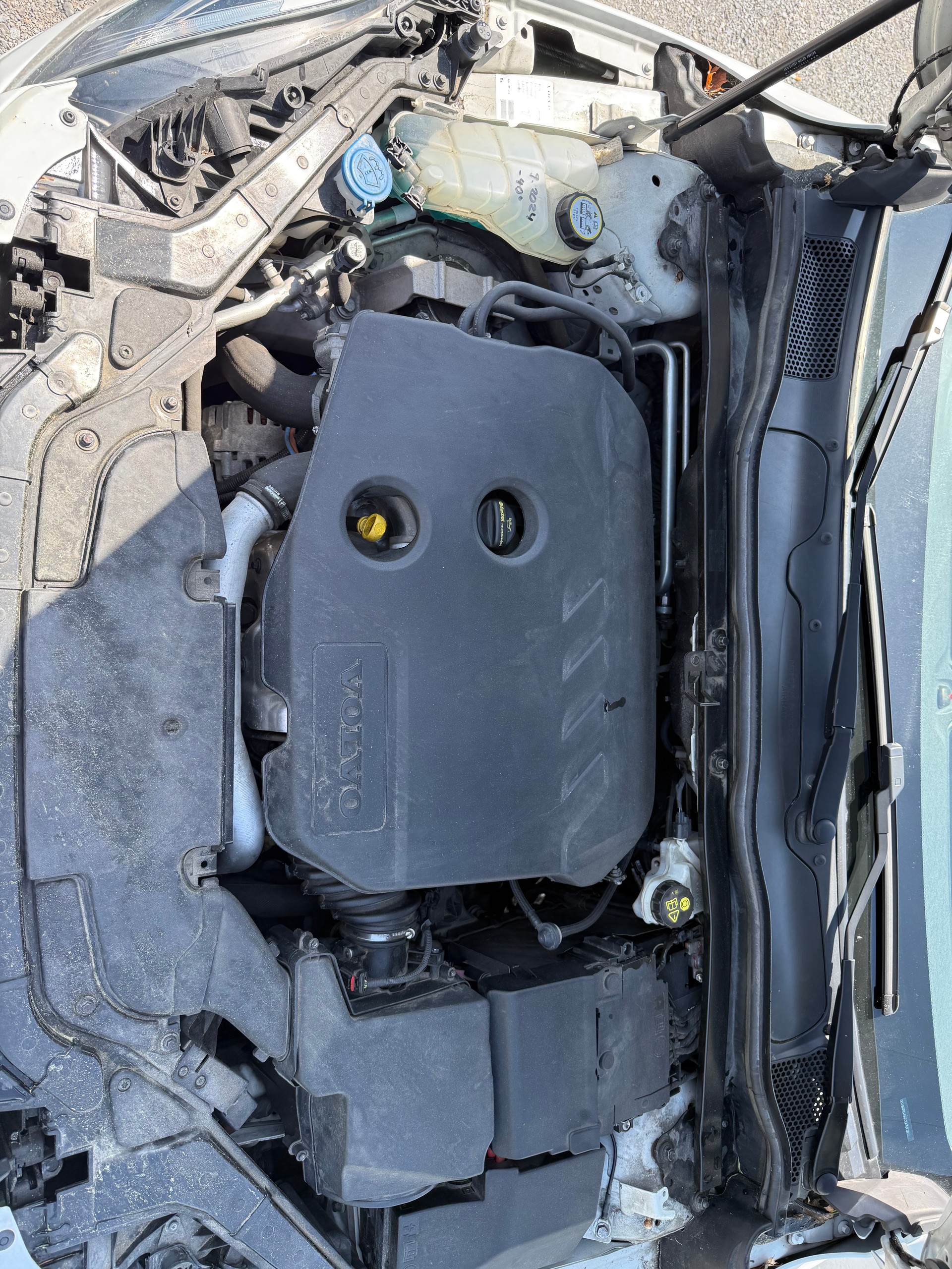 VOLVO V40 Cross Country D2 Momentum Powershift-image-12