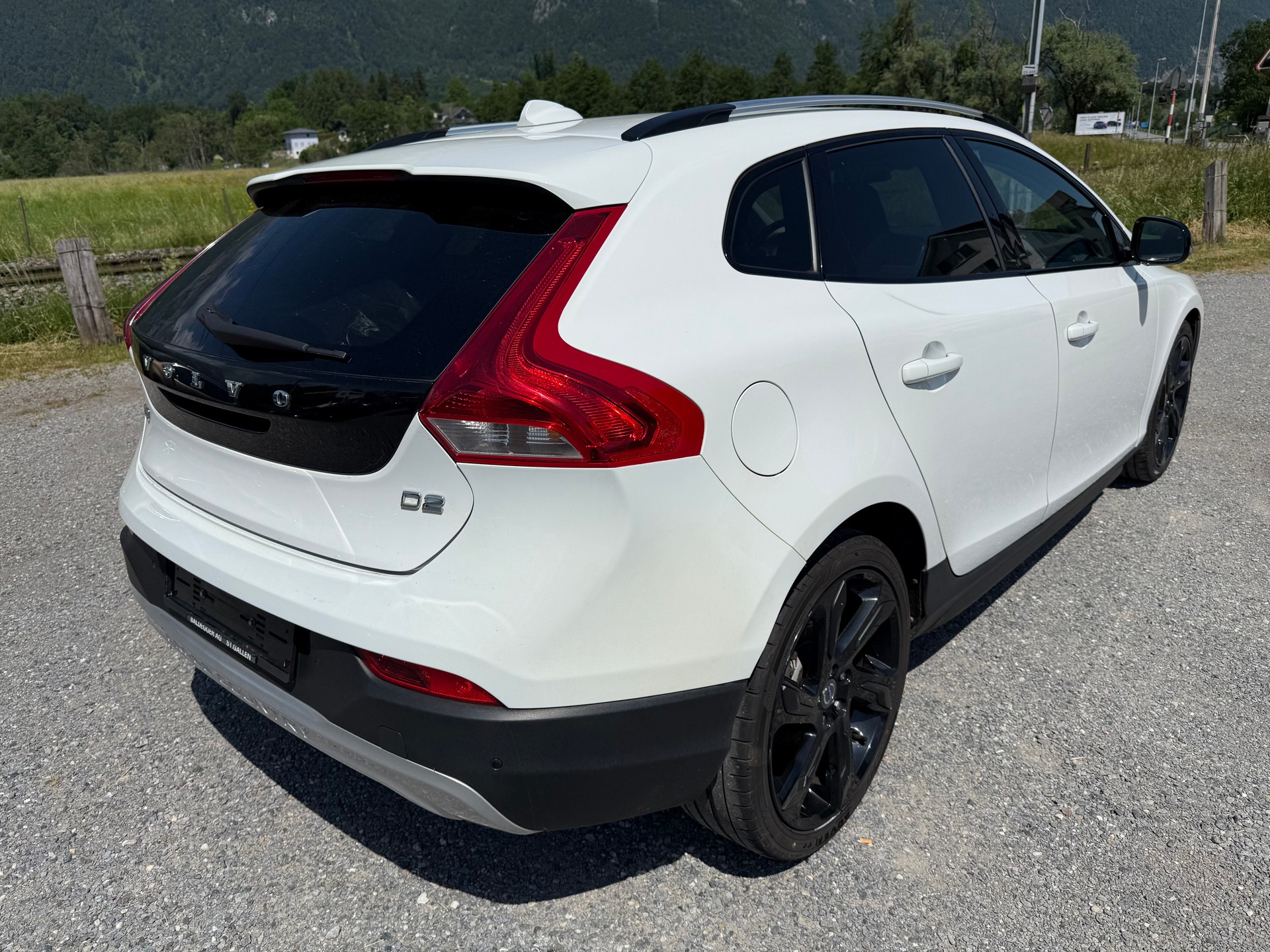VOLVO V40 Cross Country D2 Momentum Powershift-image-4