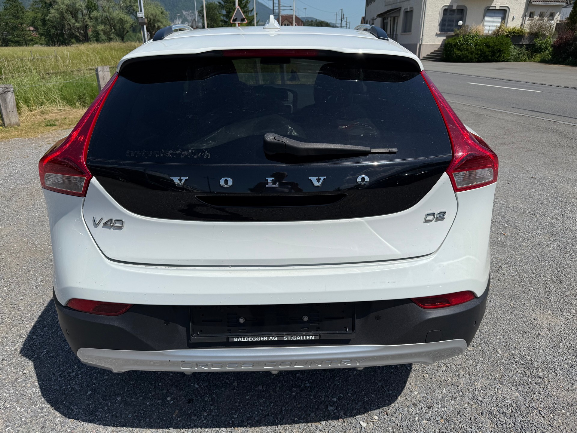 VOLVO V40 Cross Country D2 Momentum Powershift-image-3