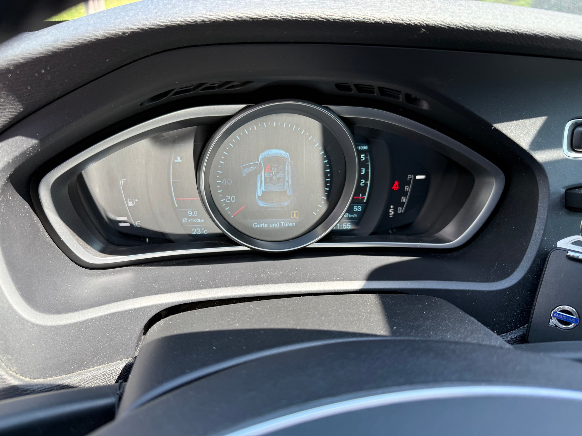 VOLVO V40 Cross Country D2 Momentum Powershift-image-10