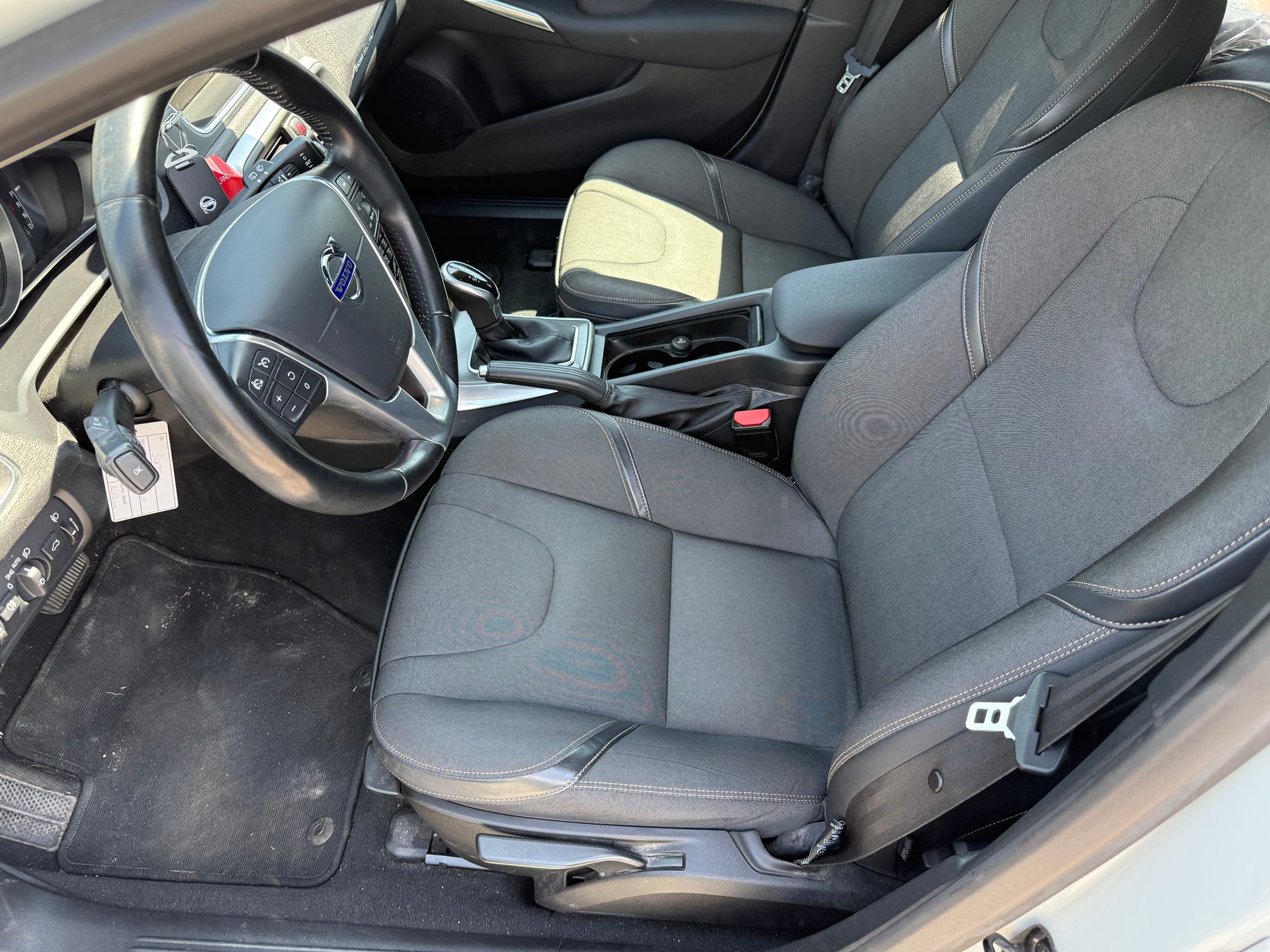 VOLVO V40 Cross Country D2 Momentum Powershift-image-8