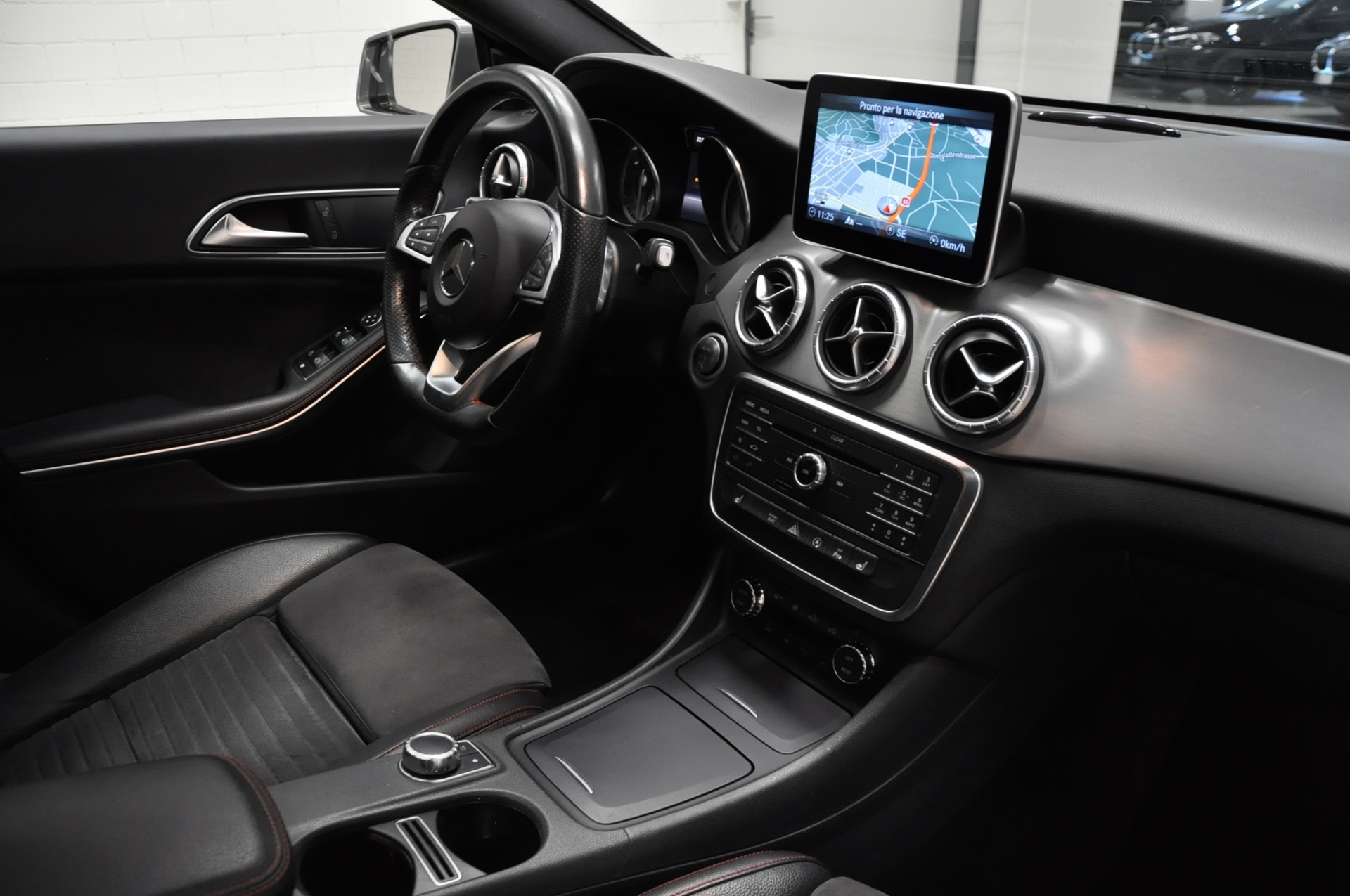 MERCEDES-BENZ CLA Shooting Brake 200 CDI AMG Line 4Matic 7G-DCT-image-13