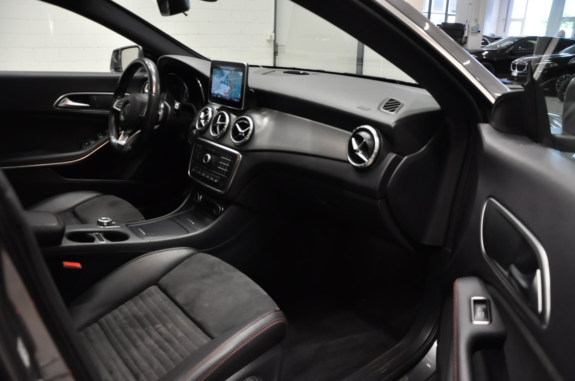 MERCEDES-BENZ CLA Shooting Brake 200 CDI AMG Line 4Matic 7G-DCT-image-14