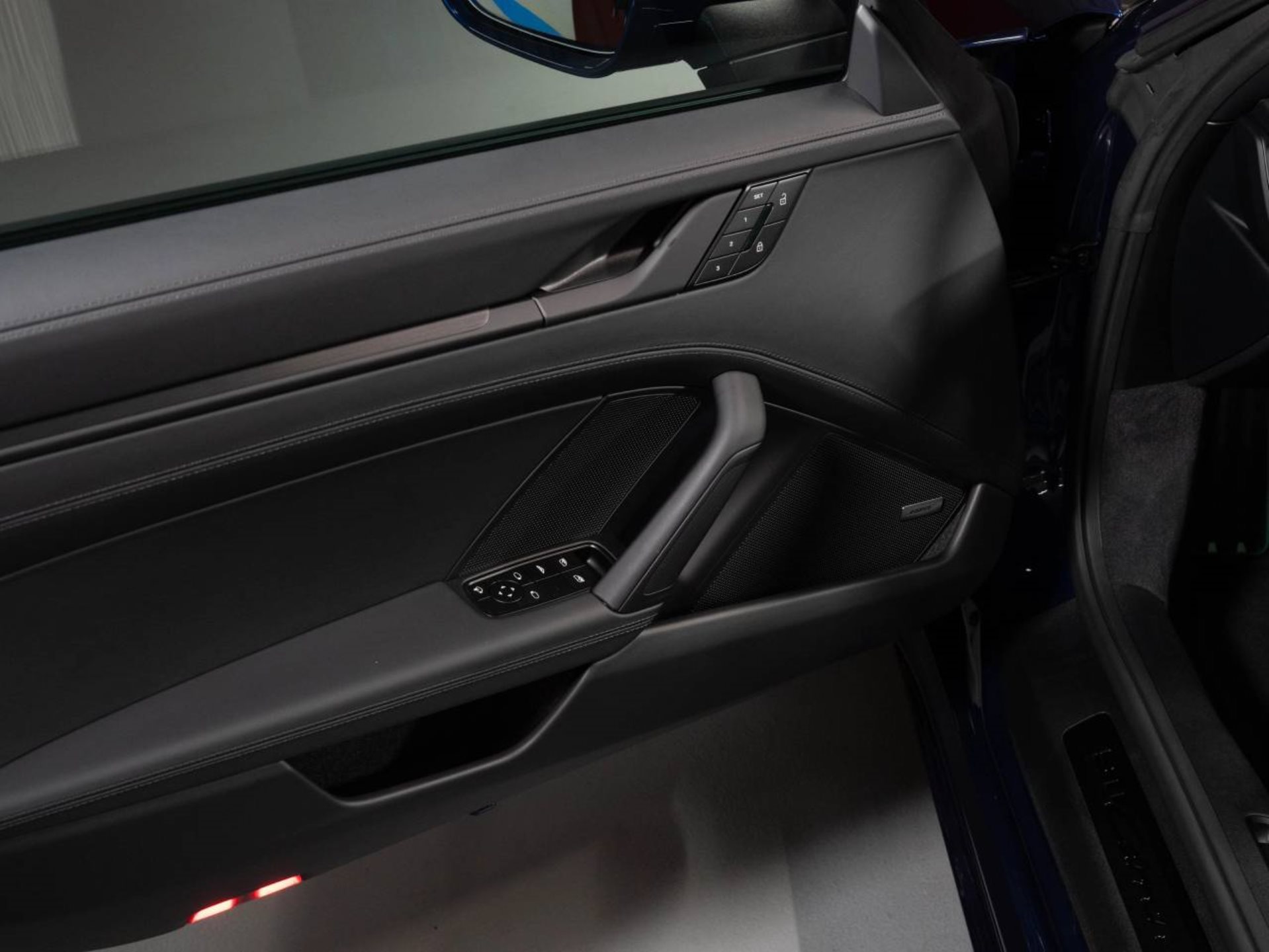 PORSCHE 911 Carrera 4 GTS Cabriolet-image-21