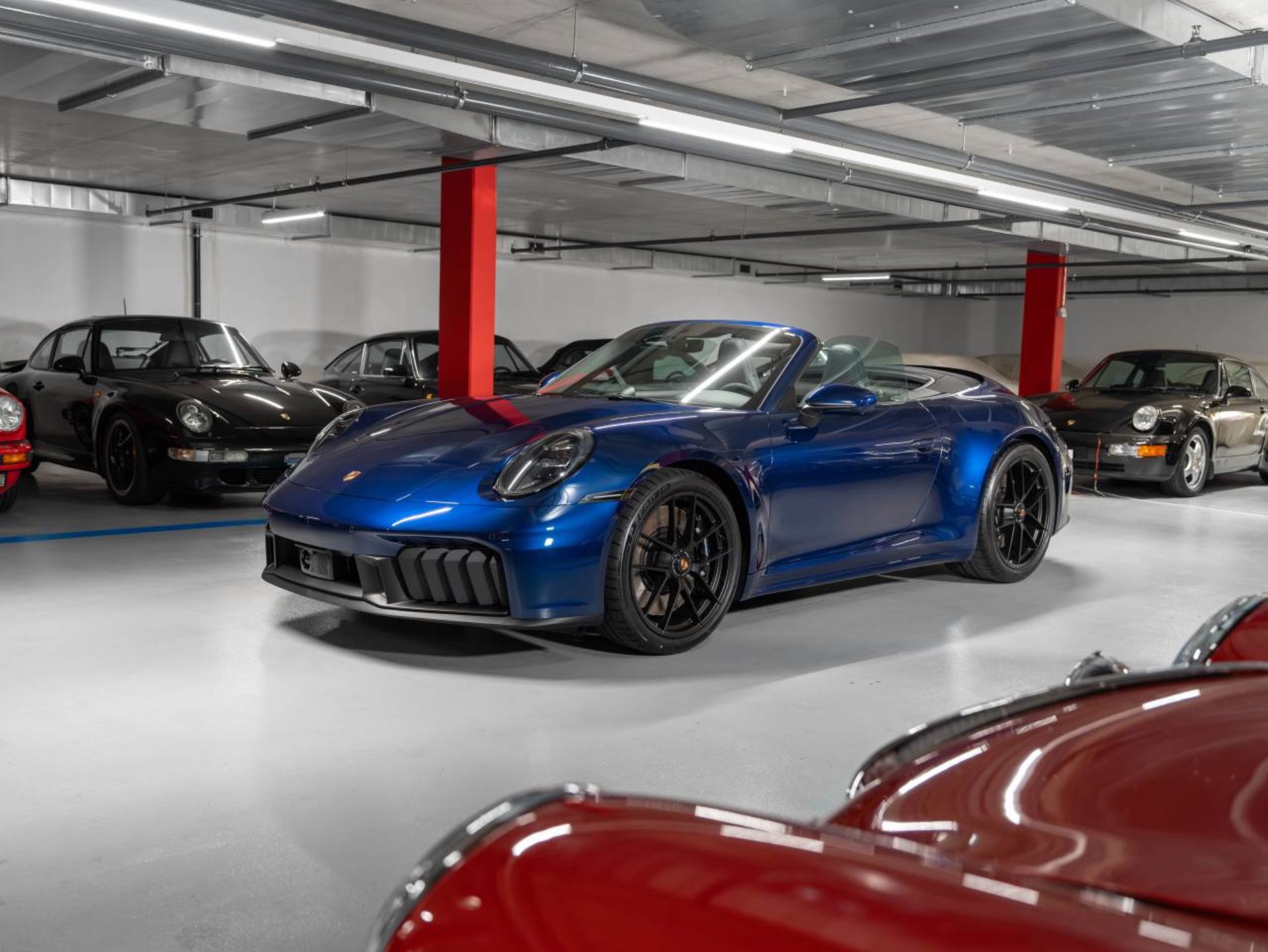 PORSCHE 911 Carrera 4 GTS Cabriolet-image-0