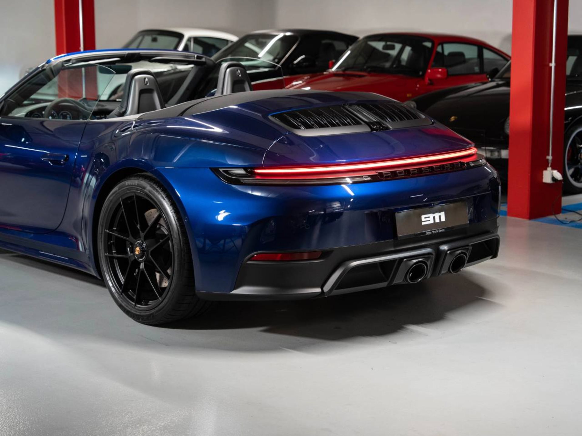 PORSCHE 911 Carrera 4 GTS Cabriolet-image-26