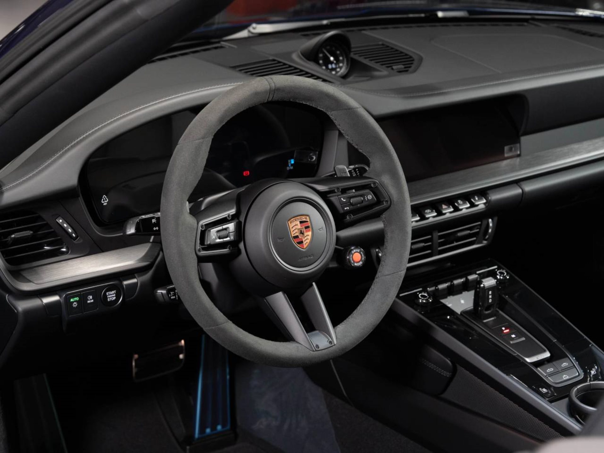 PORSCHE 911 Carrera 4 GTS Cabriolet-image-3