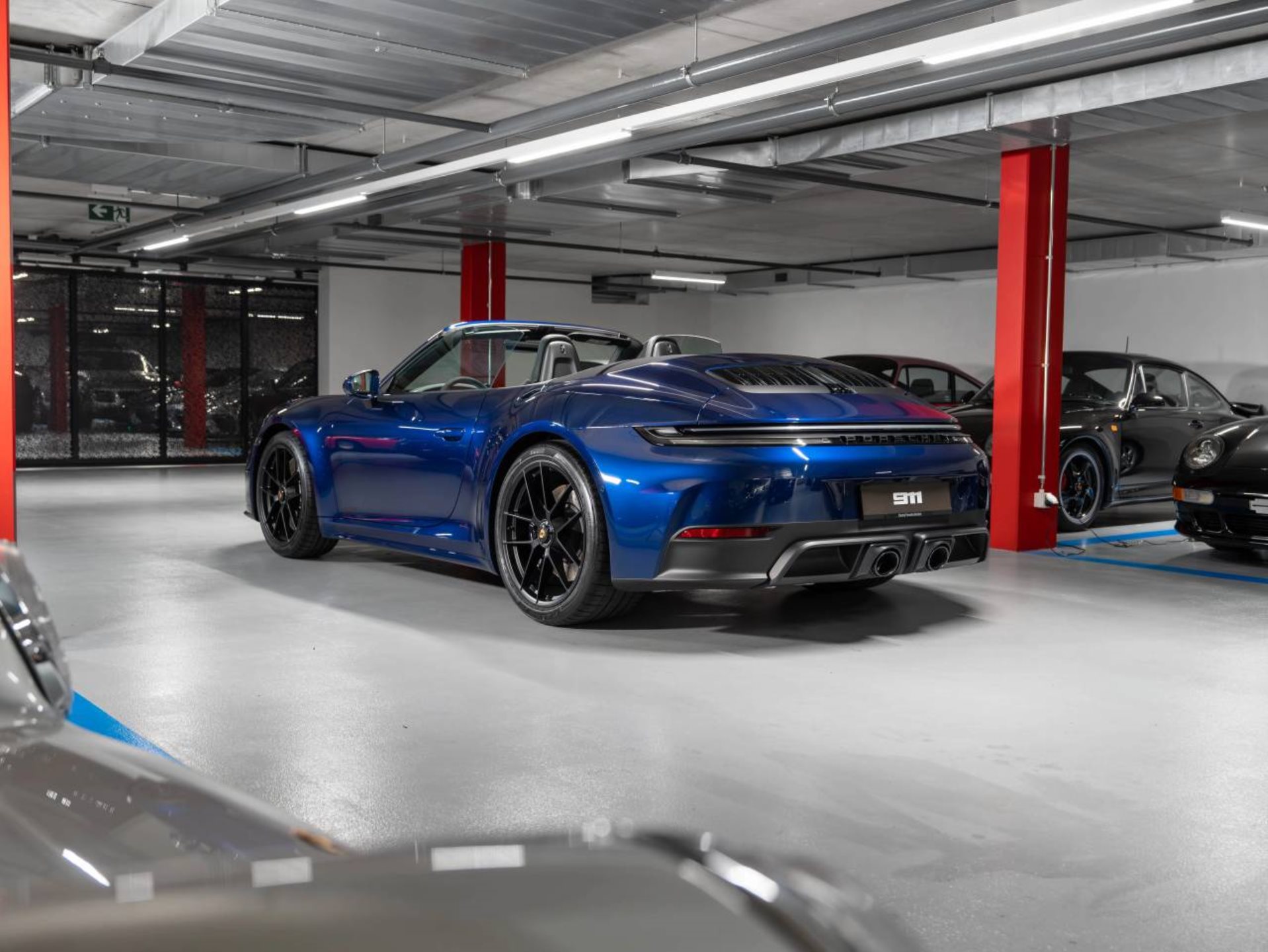 PORSCHE 911 Carrera 4 GTS Cabriolet-image-2