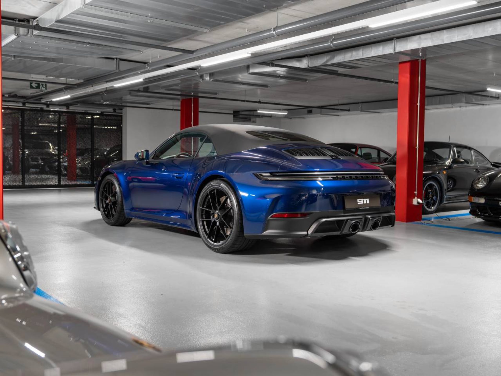 PORSCHE 911 Carrera 4 GTS Cabriolet-image-7