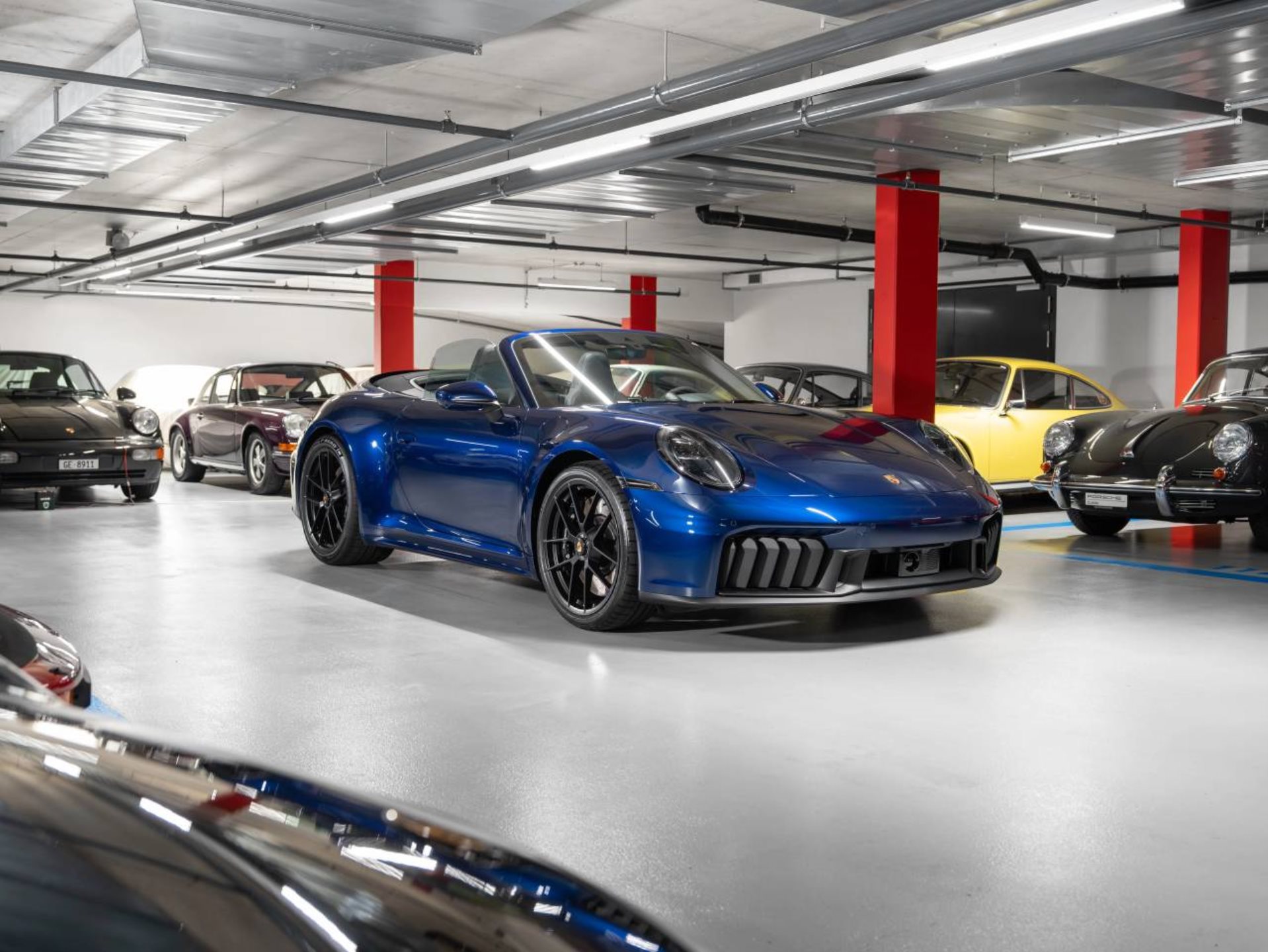 PORSCHE 911 Carrera 4 GTS Cabriolet-image-8