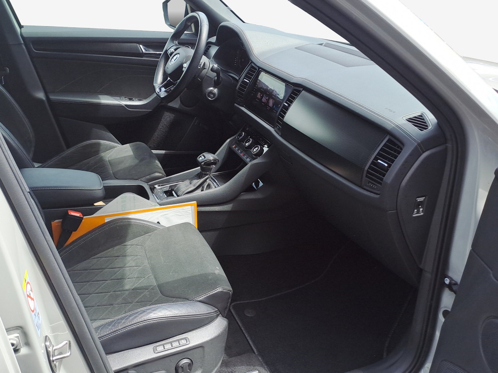 SKODA Kodiaq 2.0 TSI 4x4 SportLine-image-13