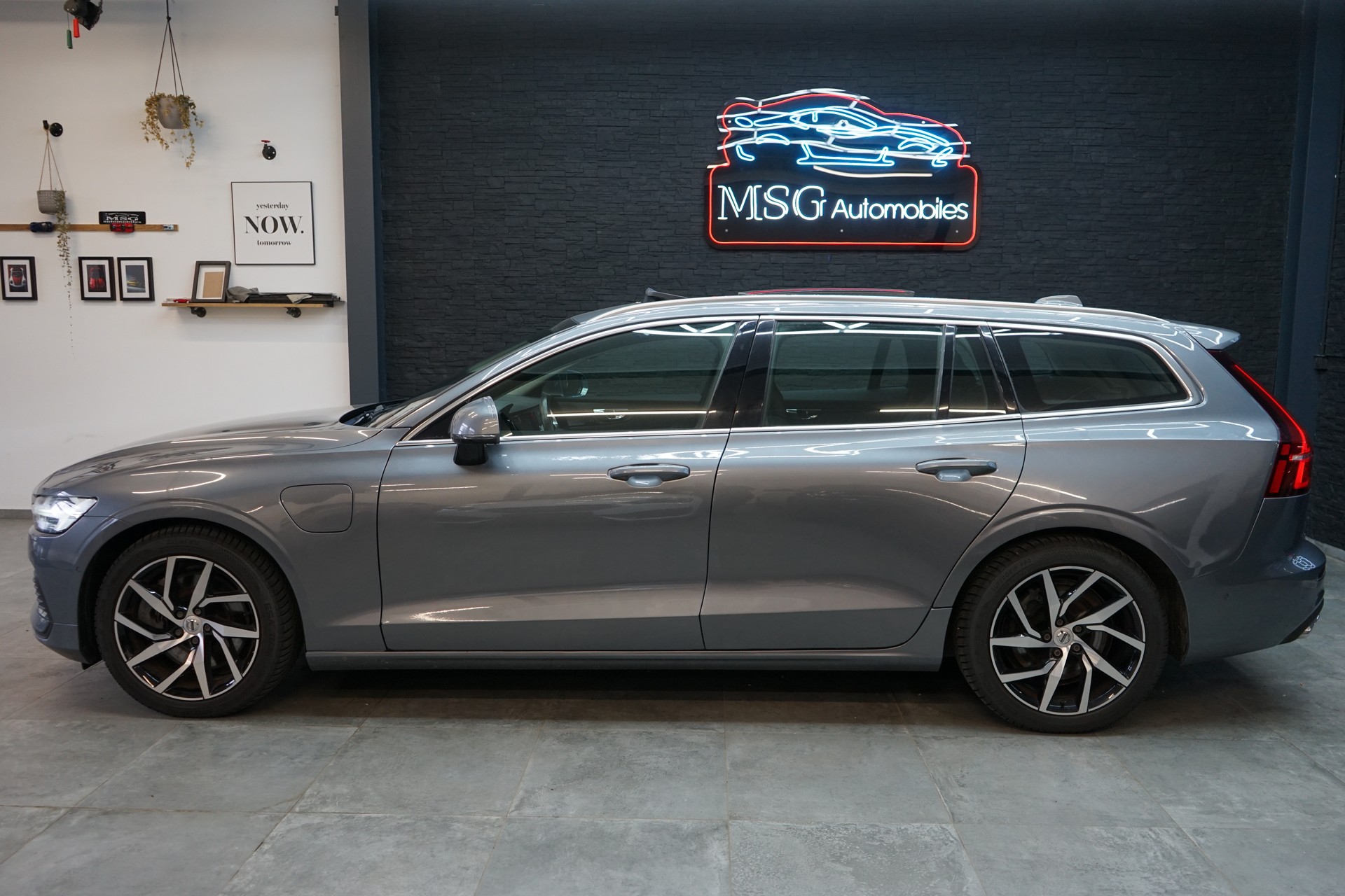 VOLVO V60 T8 eAWD Twin Engine Inscription Geartronic-image-1