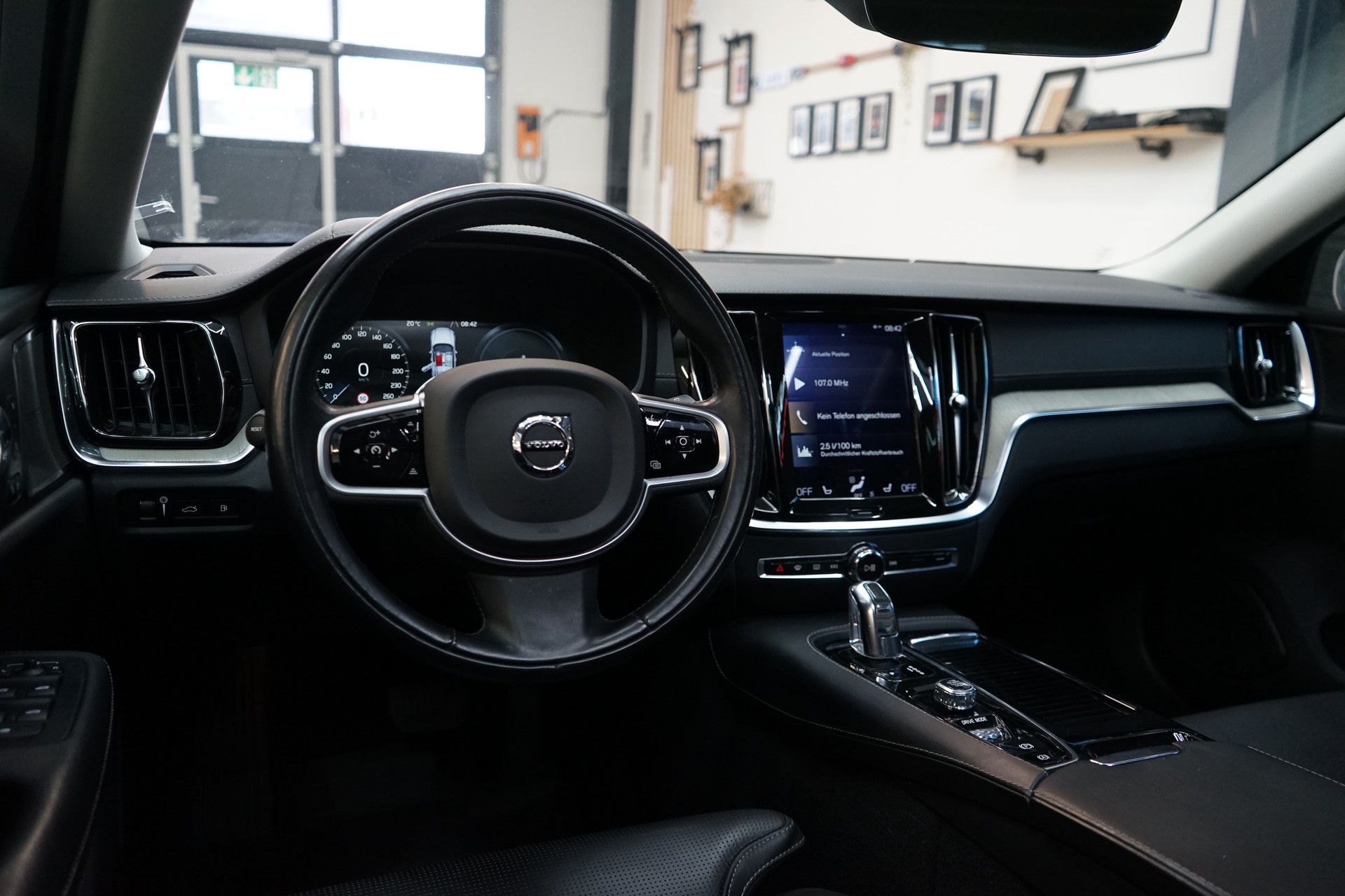 VOLVO V60 T8 eAWD Twin Engine Inscription Geartronic-image-5