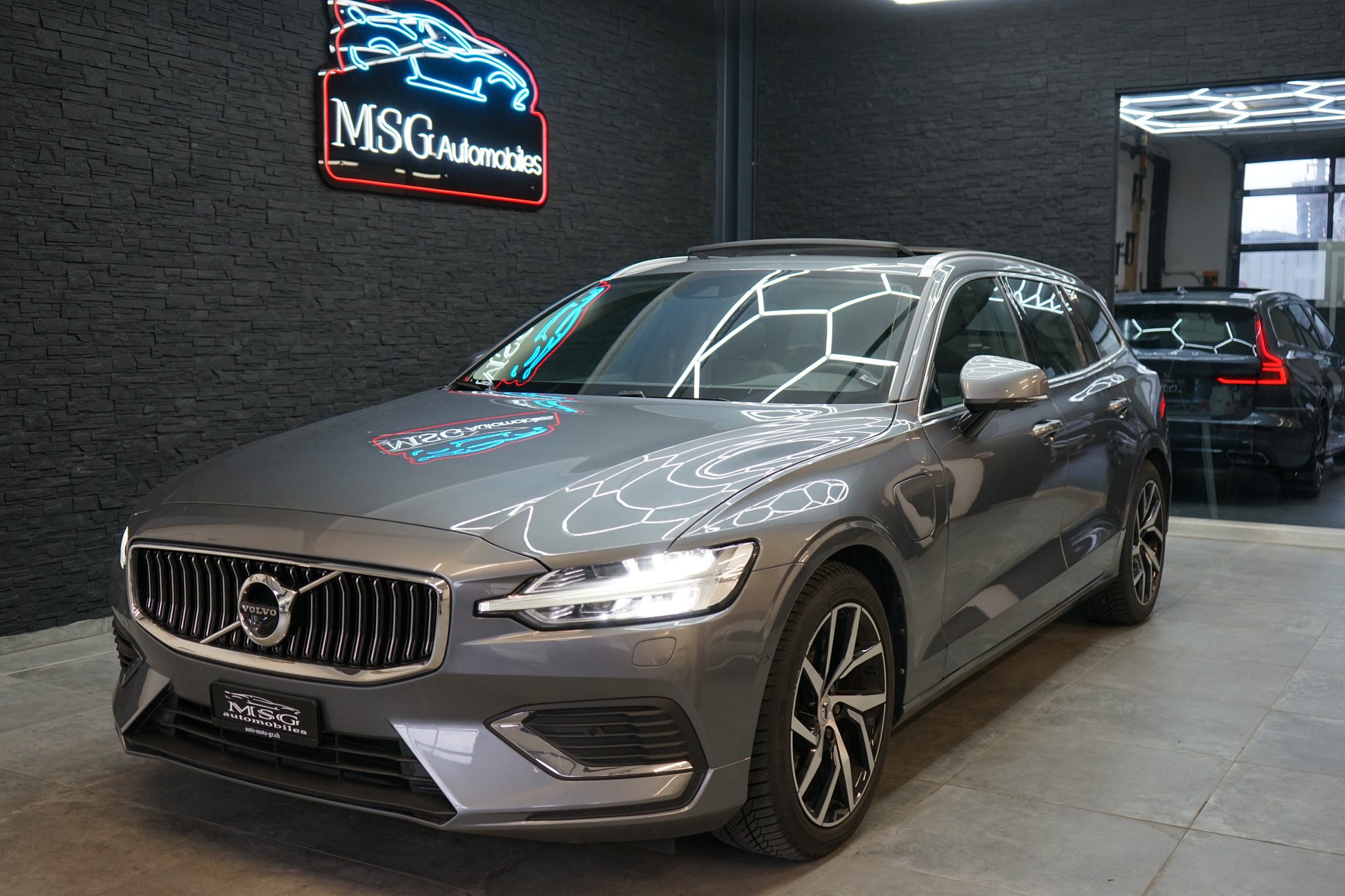 VOLVO V60 T8 eAWD Twin Engine Inscription Geartronic-image-0