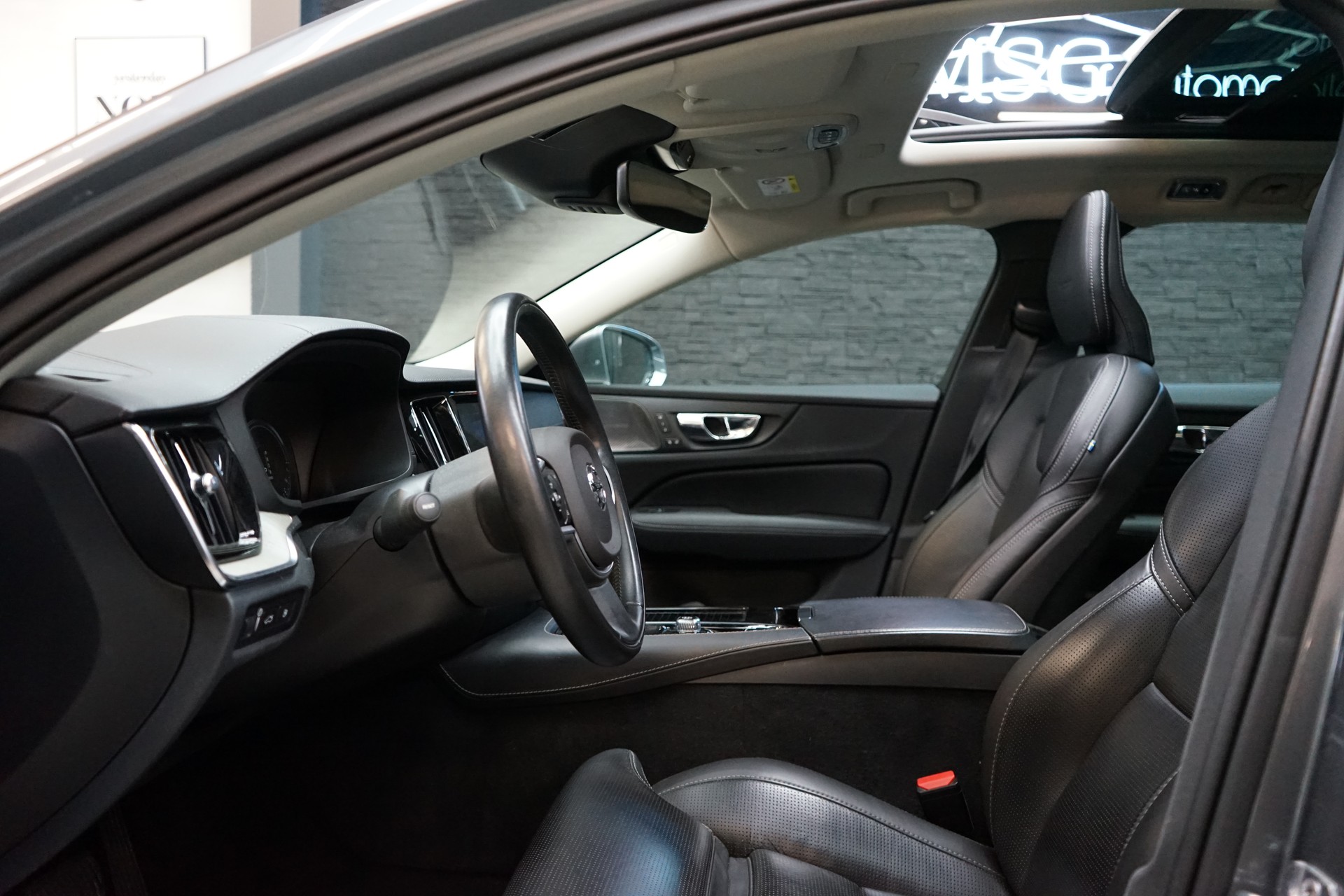 VOLVO V60 T8 eAWD Twin Engine Inscription Geartronic-image-3