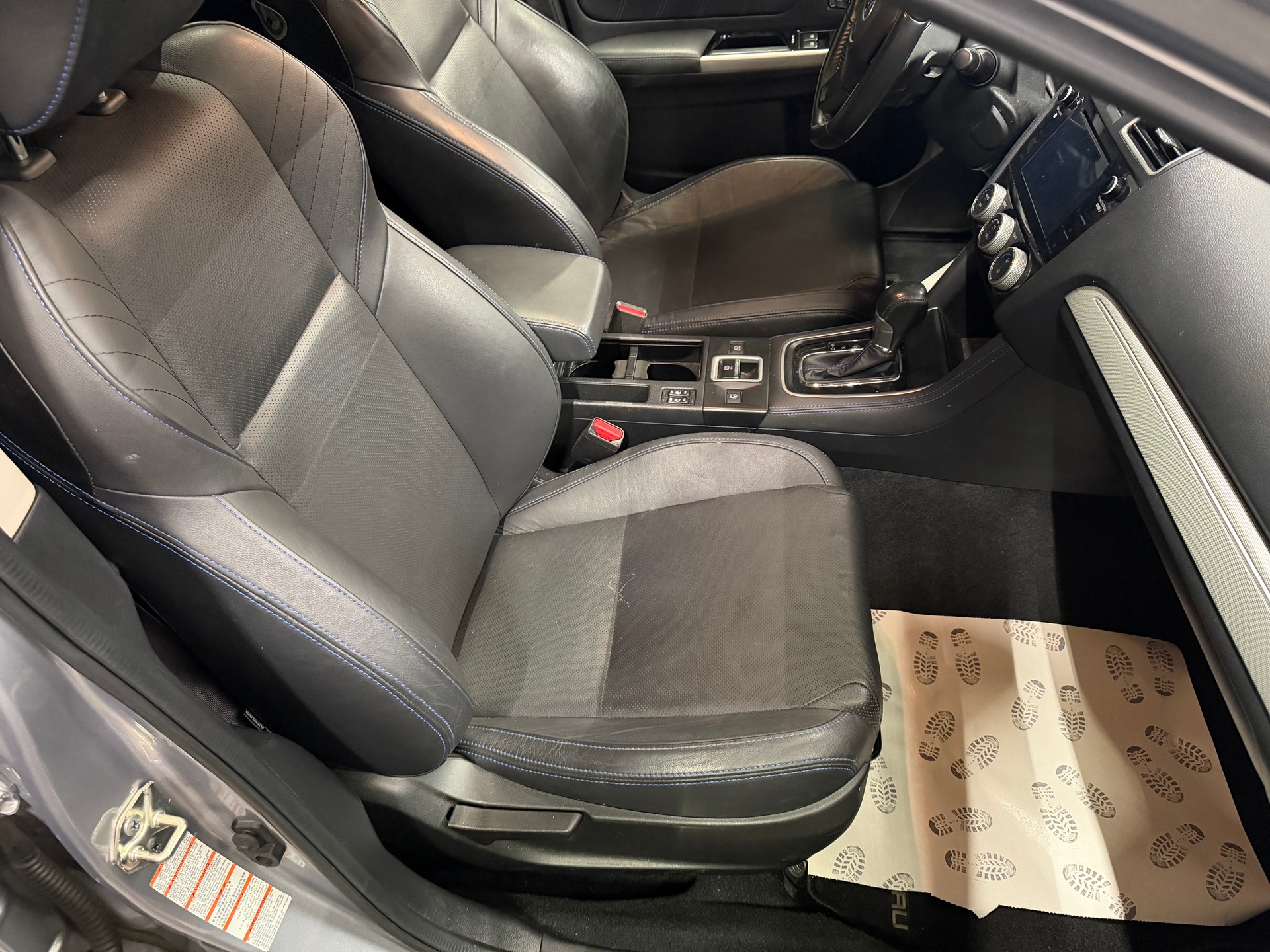 SUBARU Levorg 2.0i Luxury AWD Lineartronic-image-13