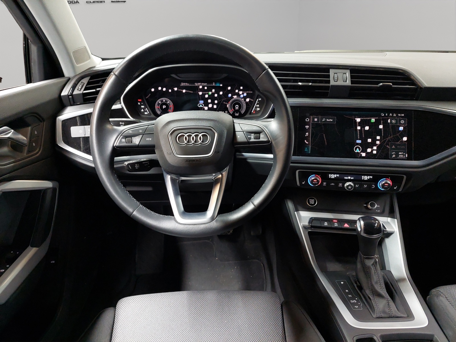 AUDI Q3 35 TDI S line quattro S-tronic-image-6