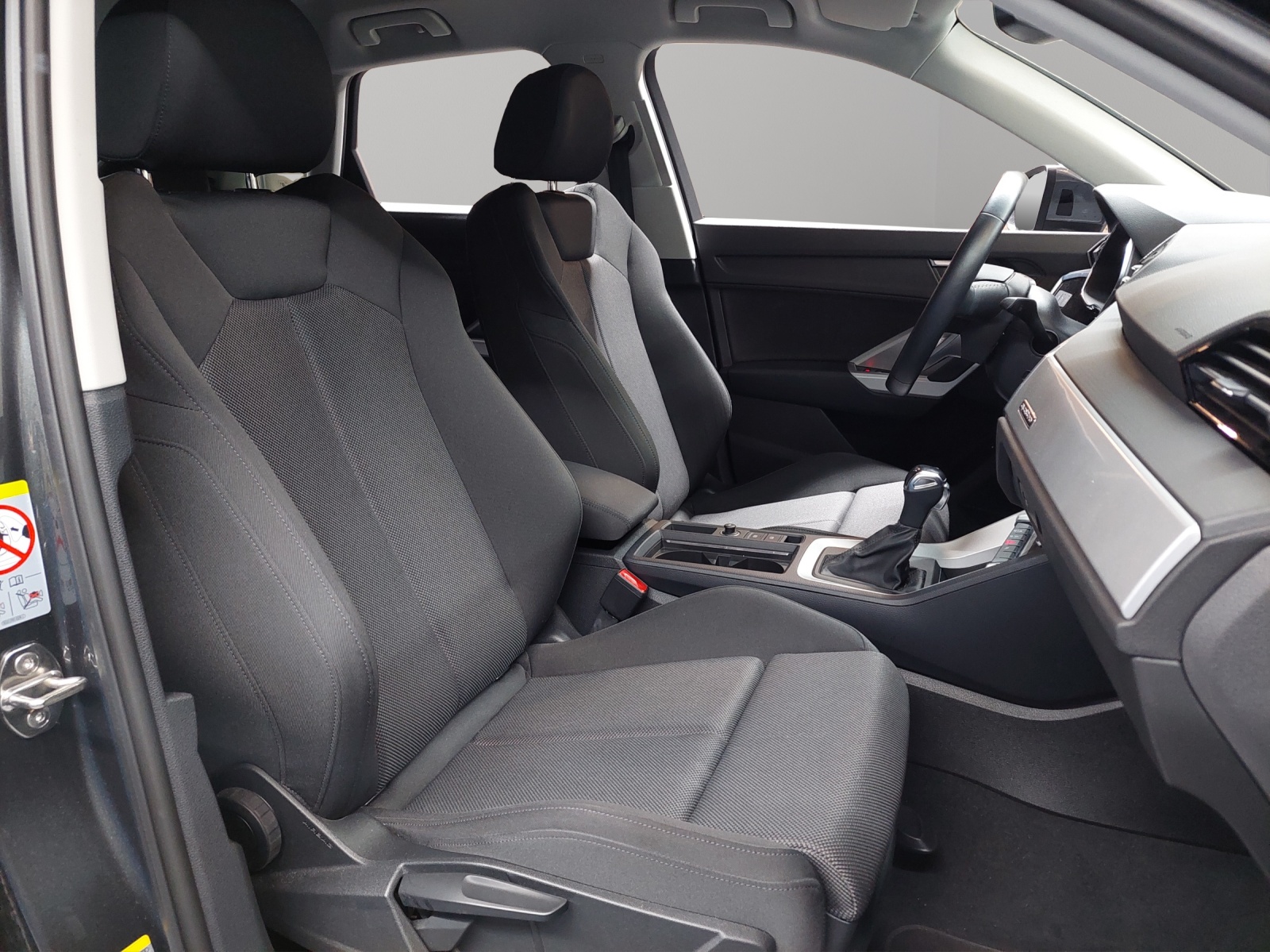AUDI Q3 35 TDI S line quattro S-tronic-image-8