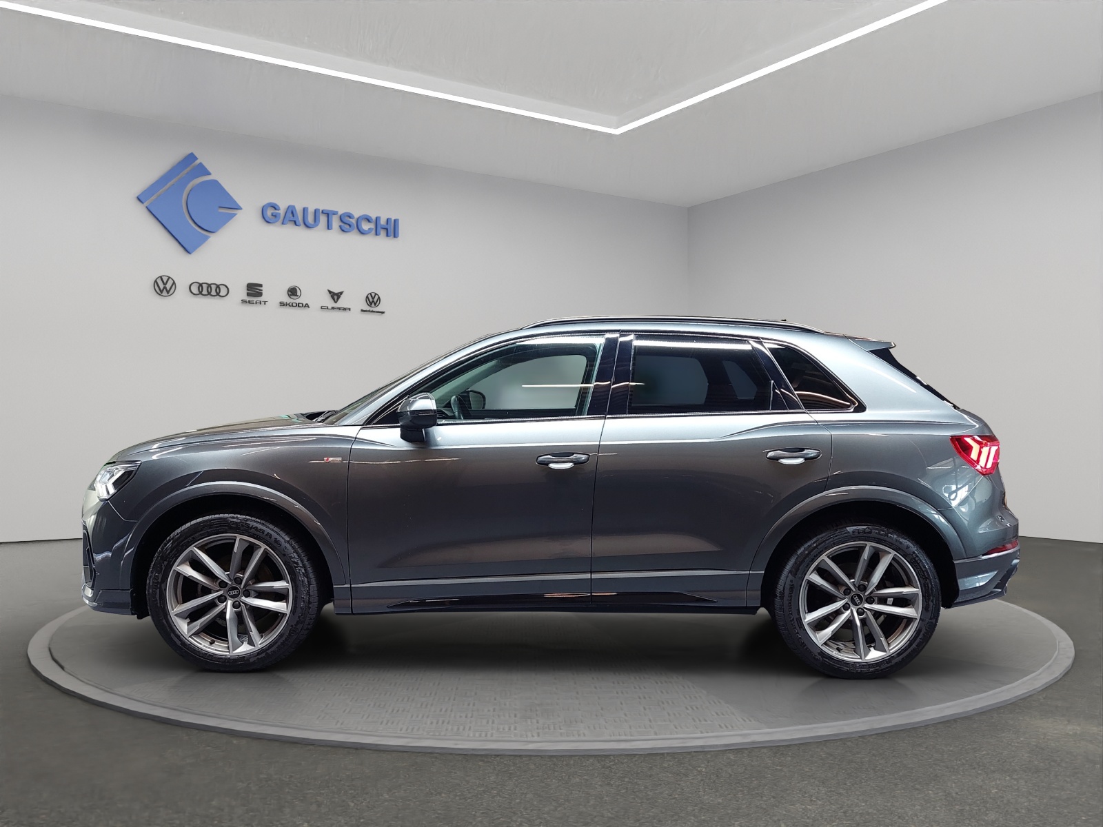 AUDI Q3 35 TDI S line quattro S-tronic-image-1