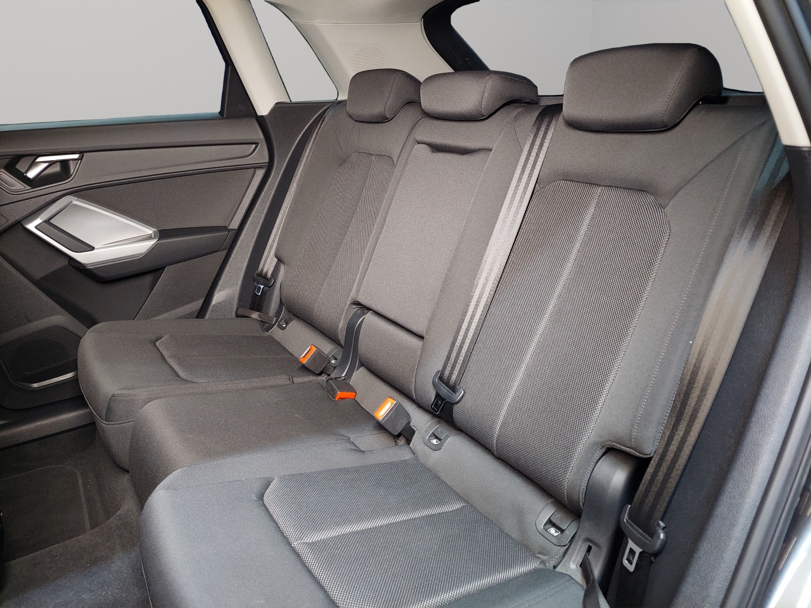 AUDI Q3 35 TDI S line quattro S-tronic-image-7