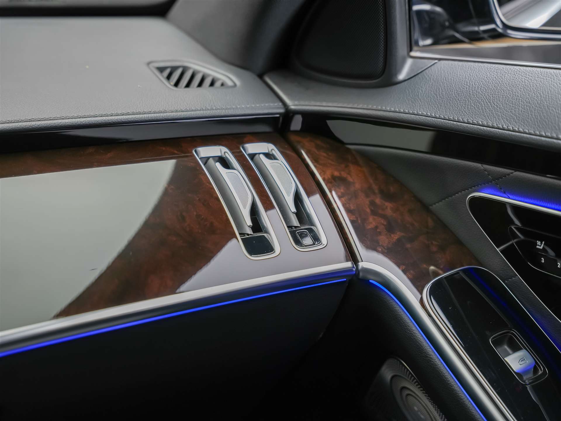 MERCEDES-BENZ S 400 d L 4Matic 9G-Tronic *Maybach* First Class Fond*Panorama*-image-25