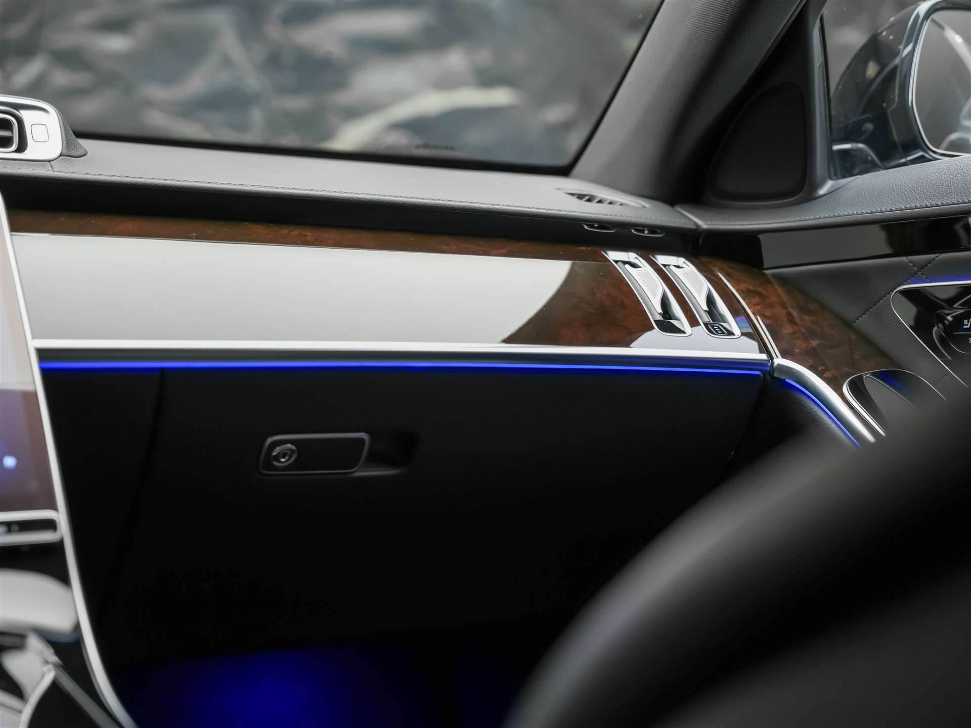 MERCEDES-BENZ S 400 d L 4Matic 9G-Tronic *Maybach* First Class Fond*Panorama*-image-25
