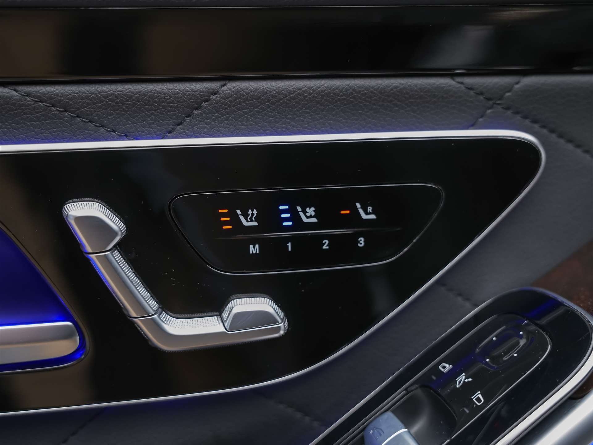 MERCEDES-BENZ S 400 d L 4Matic 9G-Tronic *Maybach* First Class Fond*Panorama*-image-28