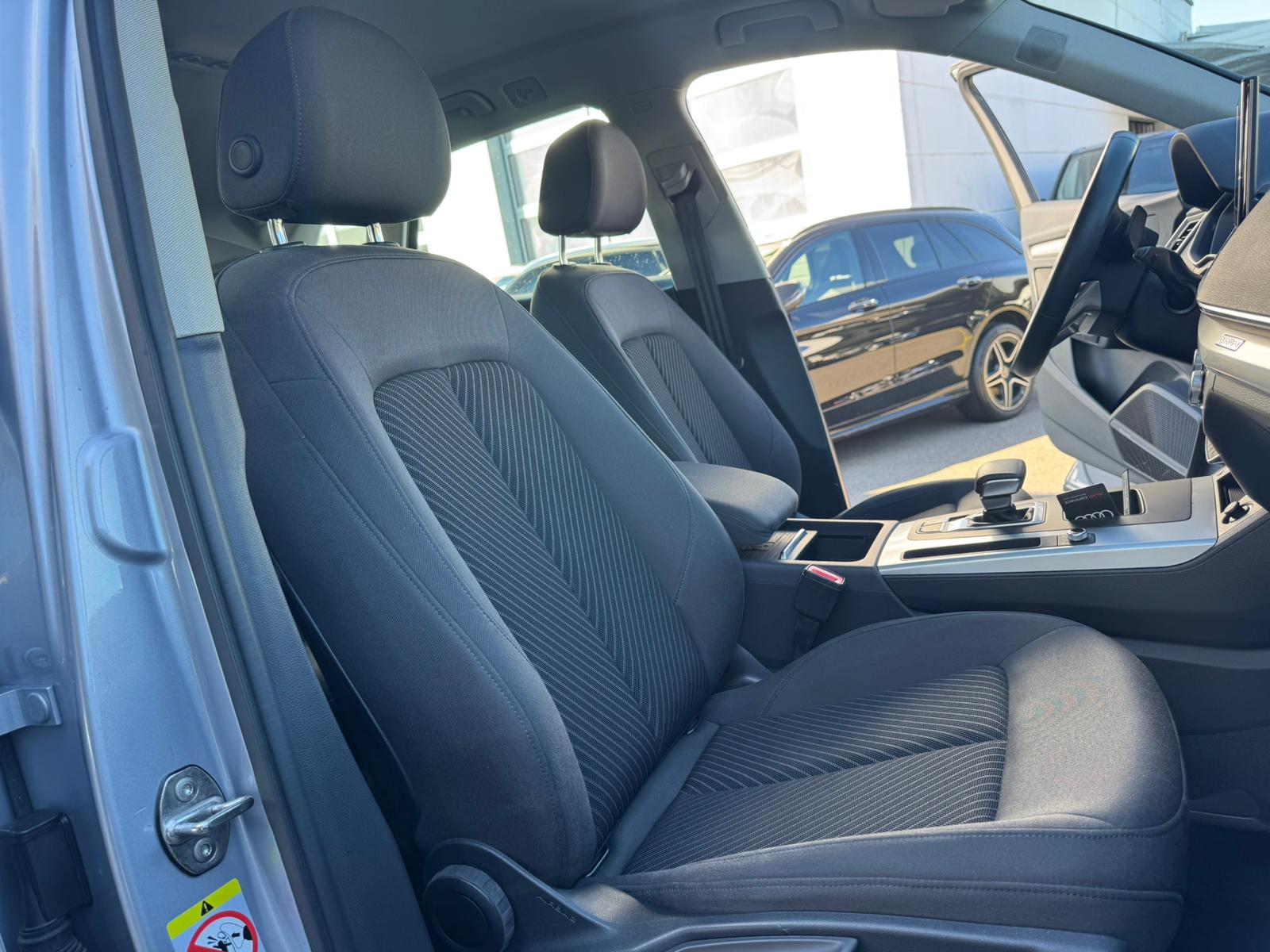 AUDI Q5 40 TDI quattro S-tronic-image-15