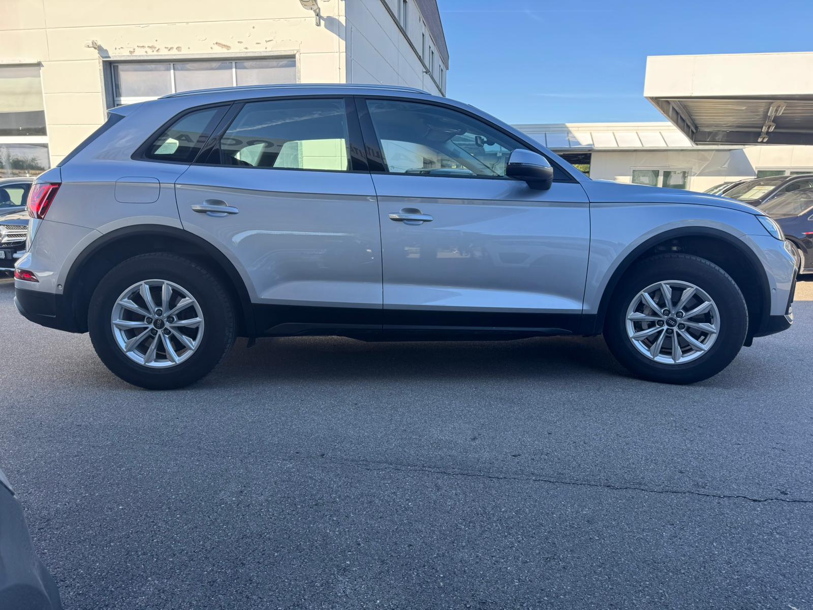 AUDI Q5 40 TDI quattro S-tronic-image-4
