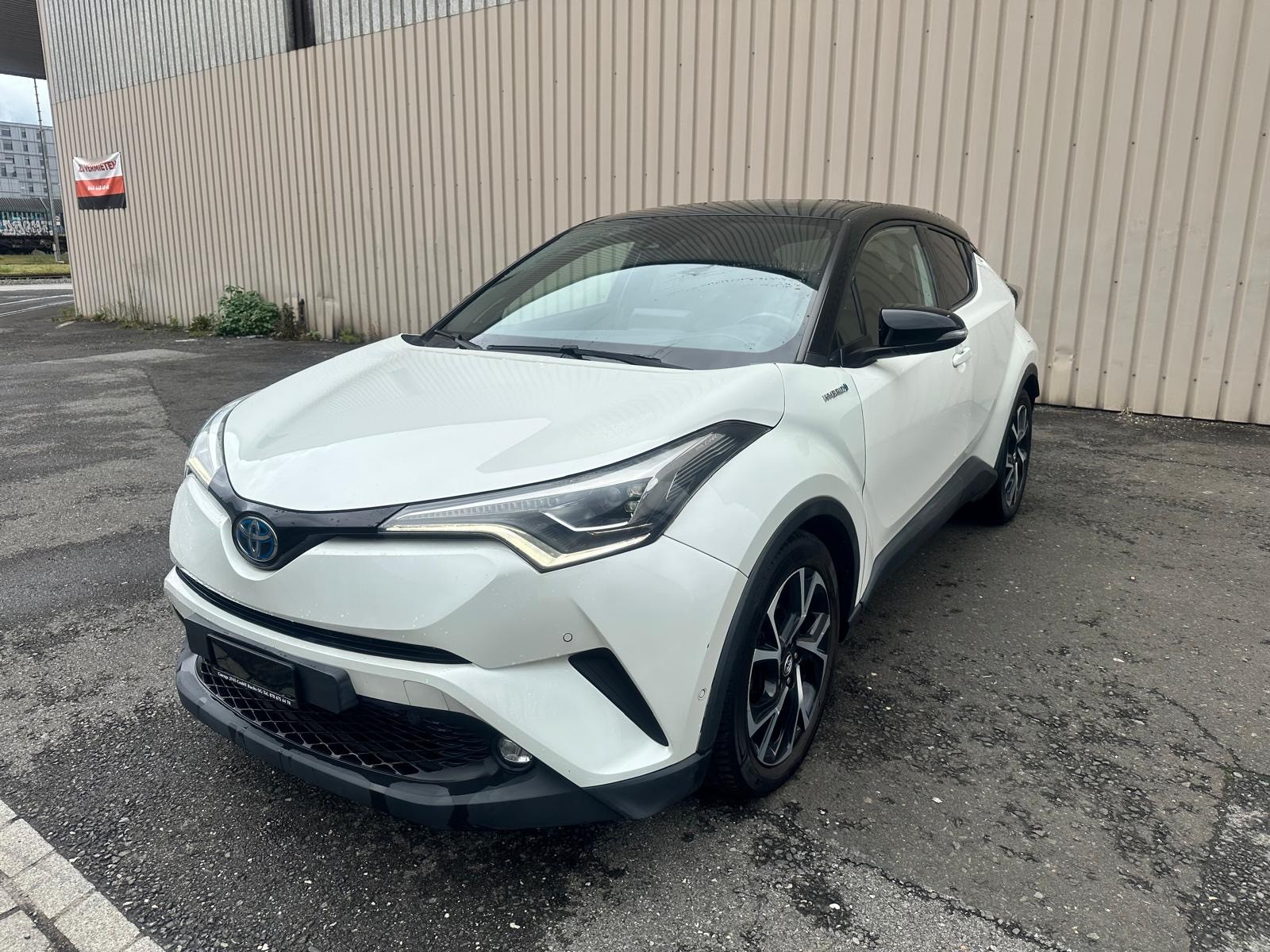 TOYOTA C-HR 1.8 HSD Comfort CVT-image-2
