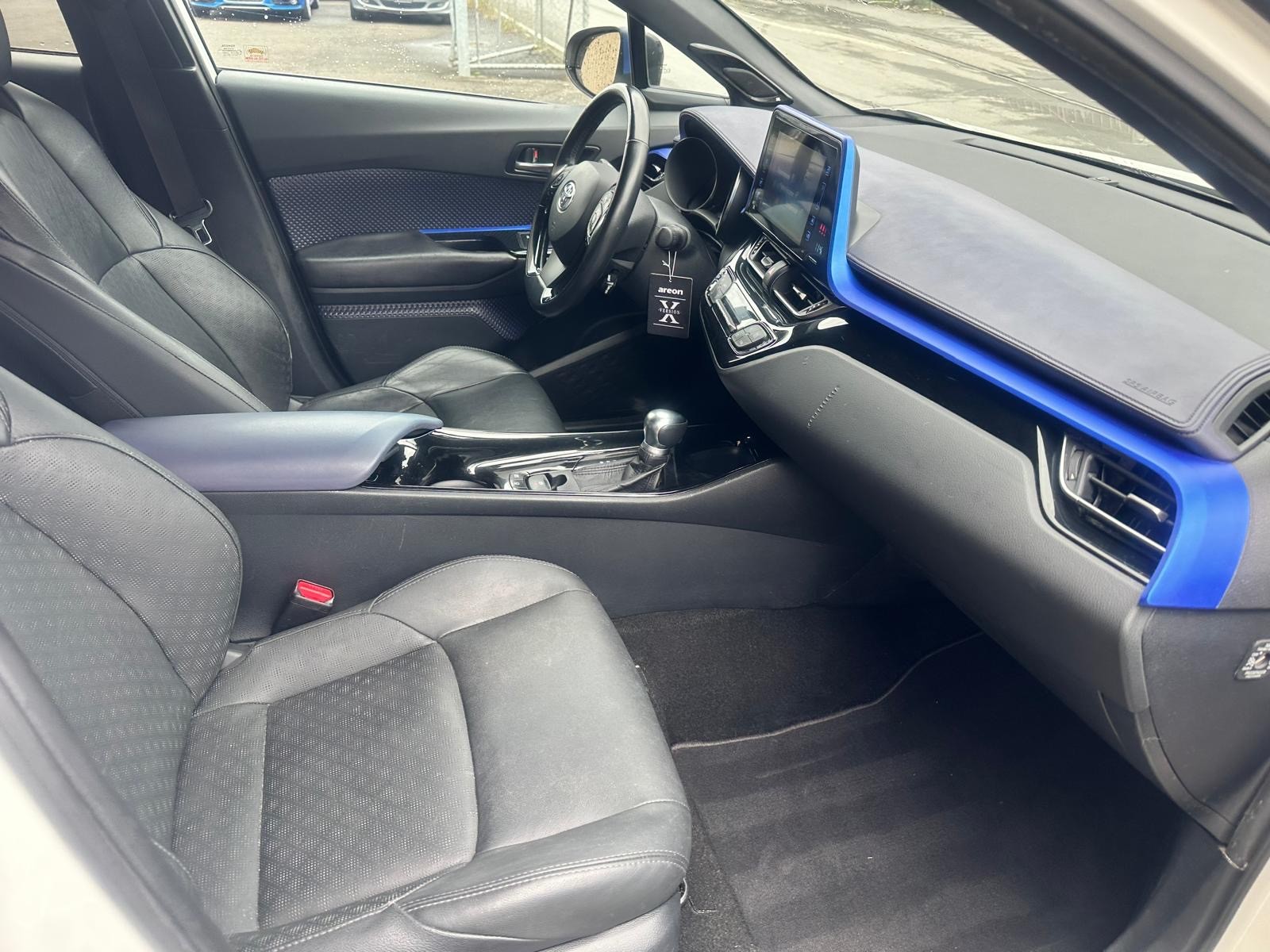 TOYOTA C-HR 1.8 HSD Comfort CVT-image-13