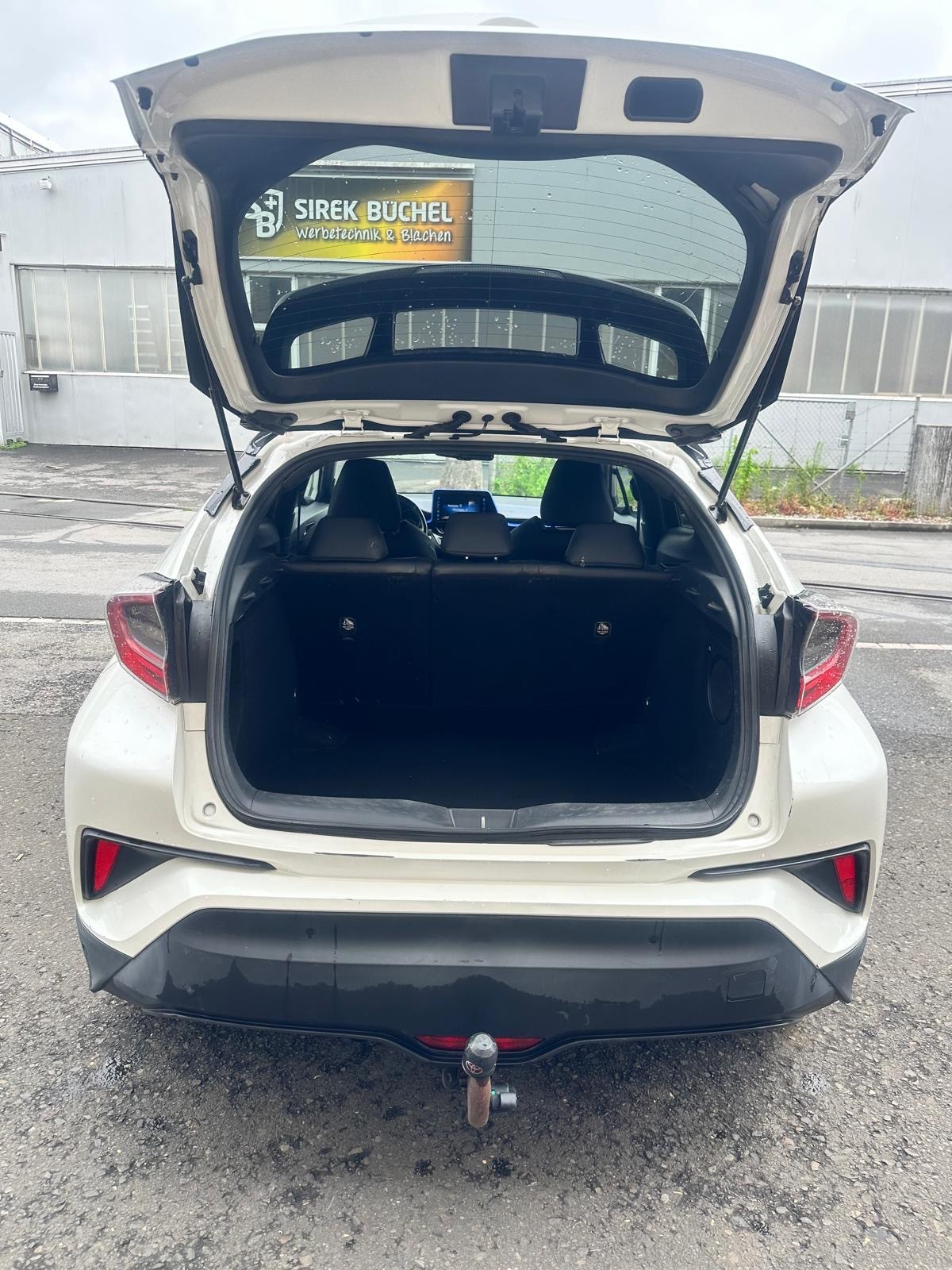 TOYOTA C-HR 1.8 HSD Comfort CVT-image-6
