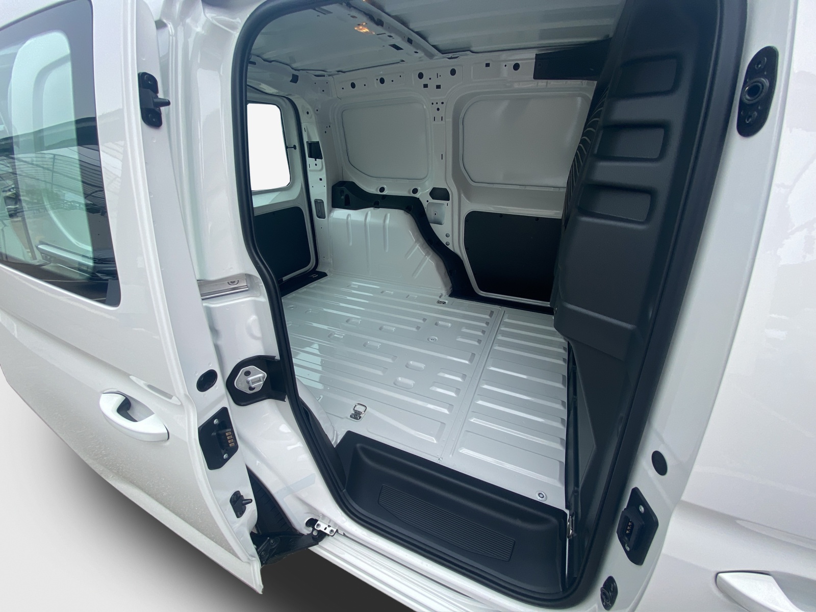 VW Caddy Cargo 1.5 TSI Plug in Hybrid DSG-image-11