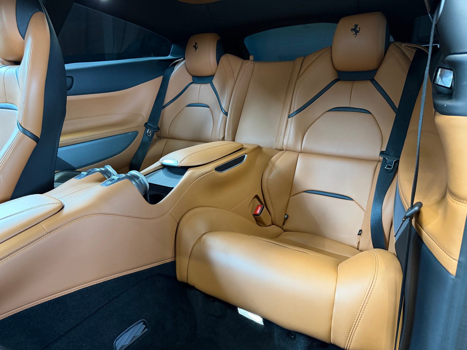 FERRARI GTC 4 Lusso-image-8