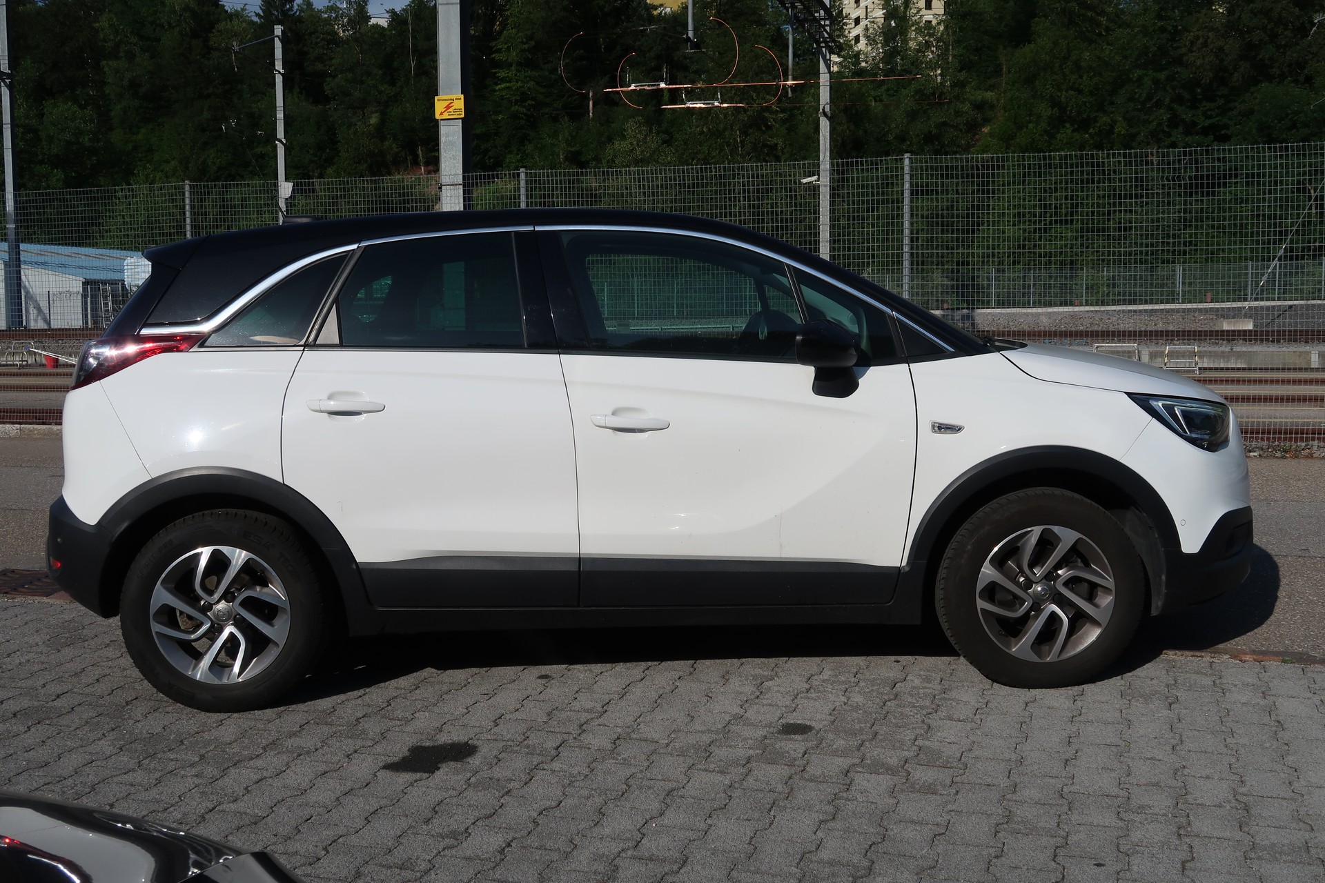 OPEL Crossland X 1.2i Design Line Automatik-showroom-element-3