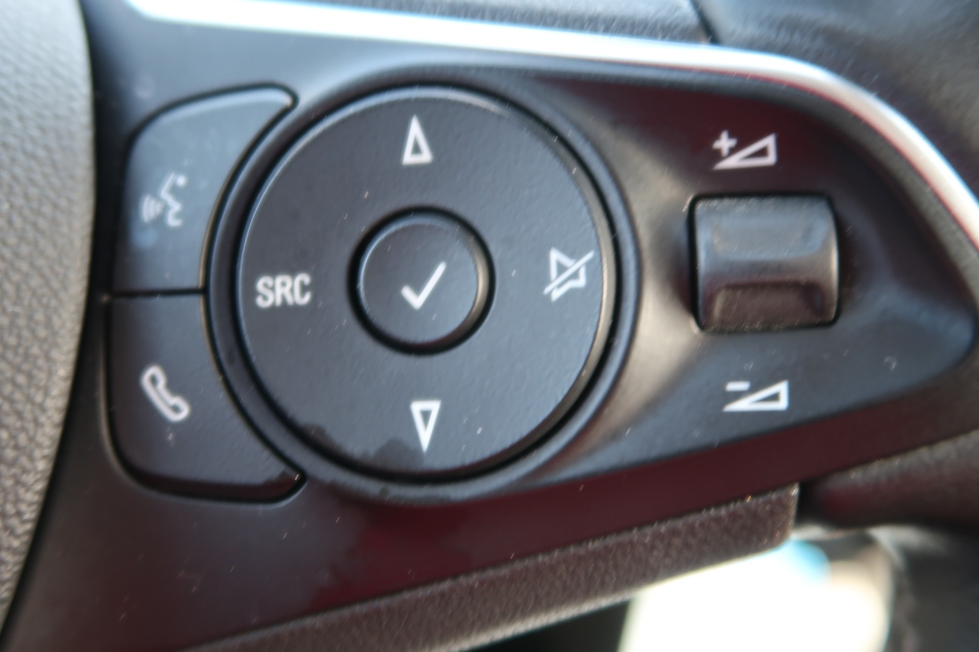OPEL Crossland X 1.2i Design Line Automatik-image-15
