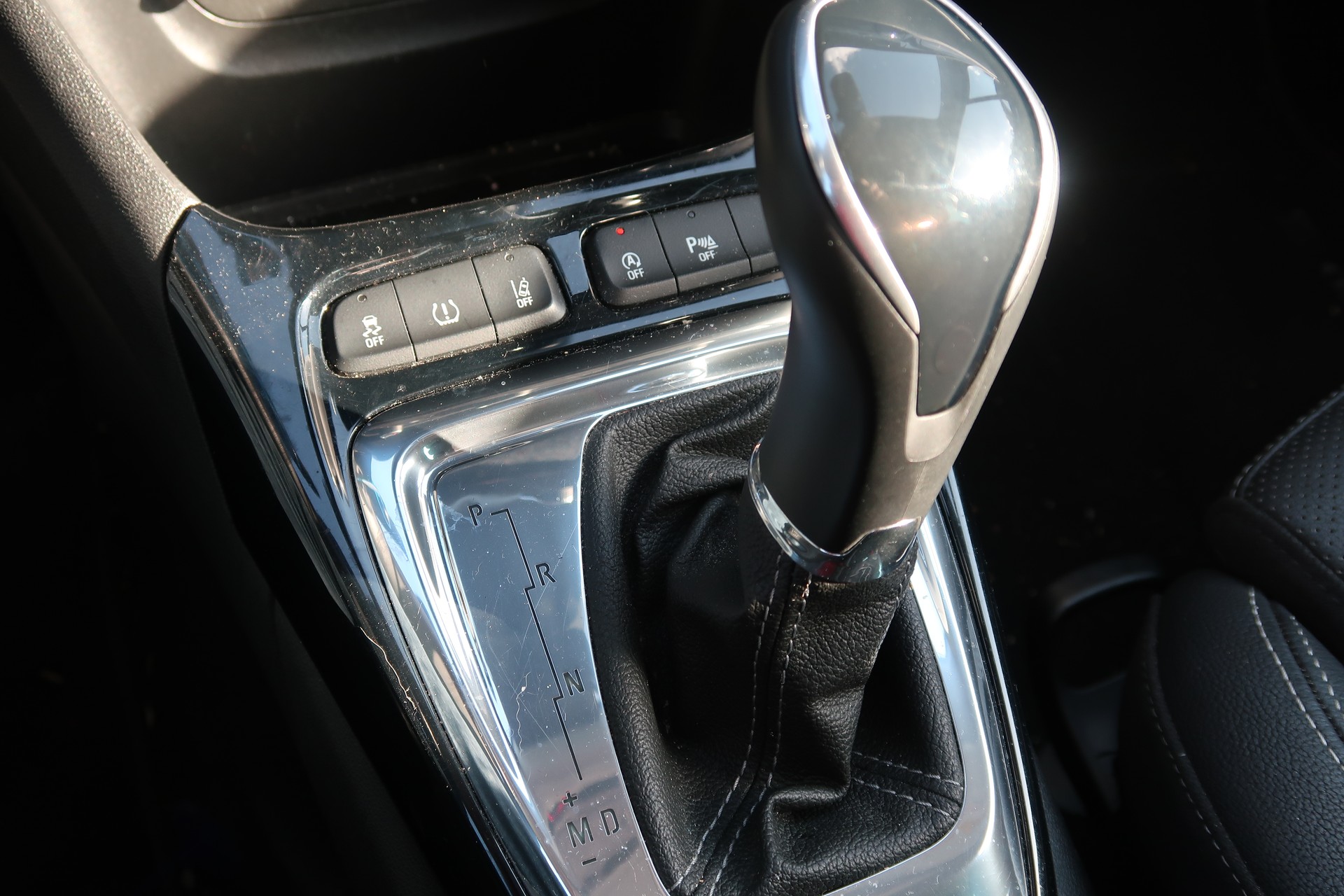 OPEL Crossland X 1.2i Design Line Automatik-image-18