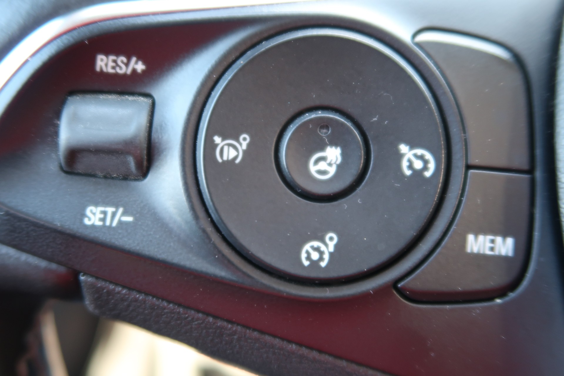 OPEL Crossland X 1.2i Design Line Automatik-image-16