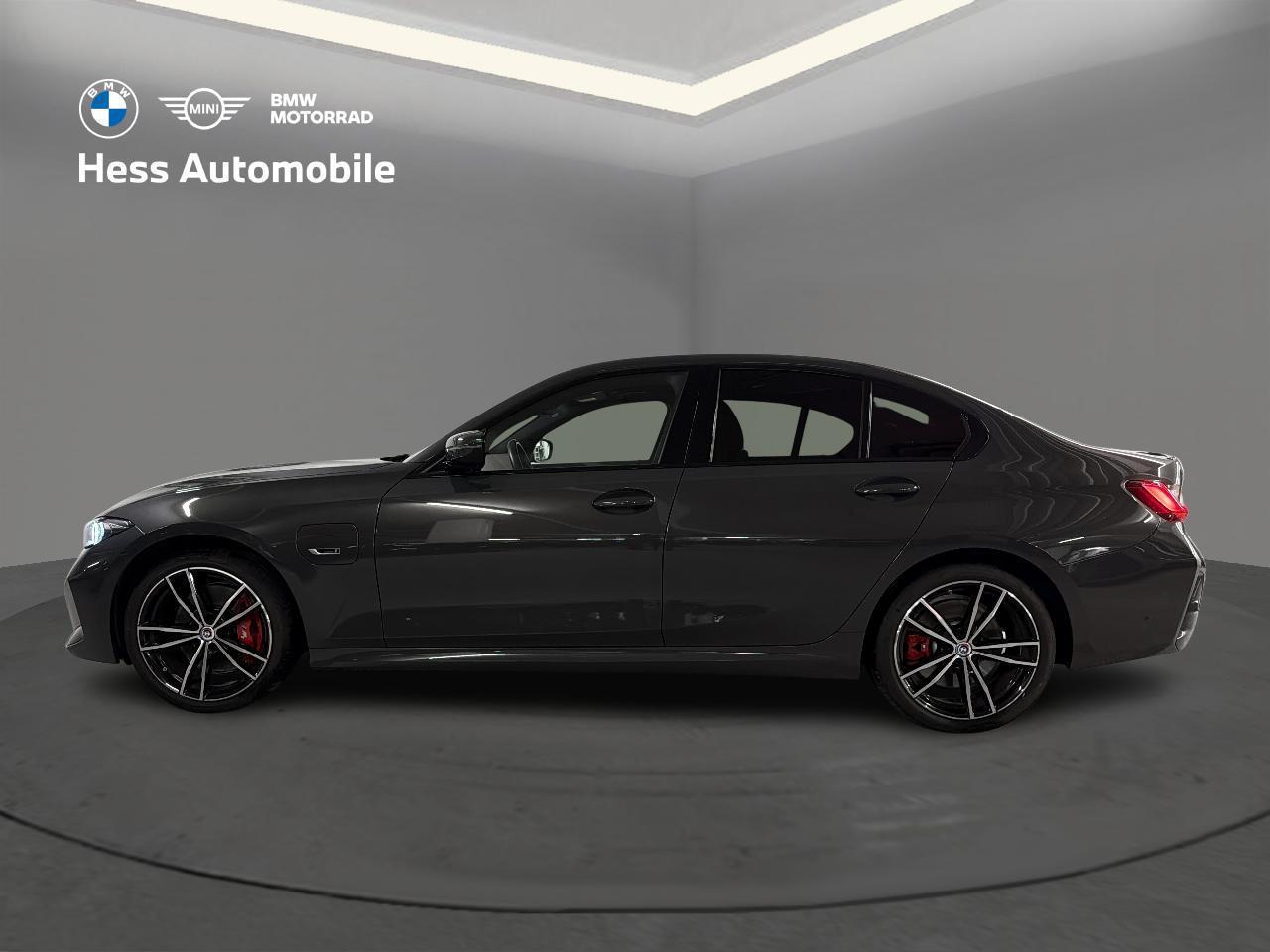 BMW 330e xDrive M Sport Pro-image-5