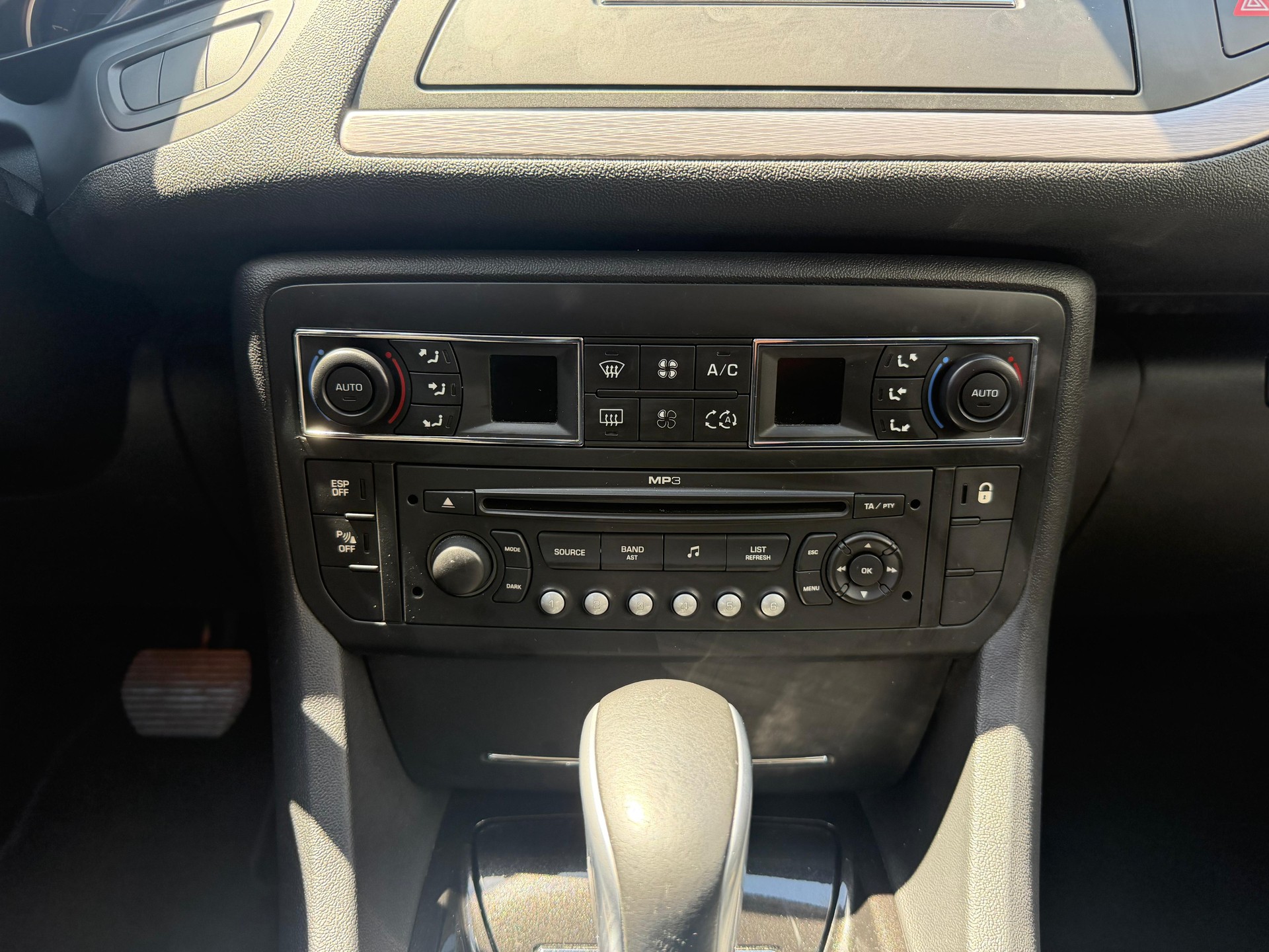 CITROEN C5 Berline 3.0 HDi V6 Exclusive Automatic-image-8