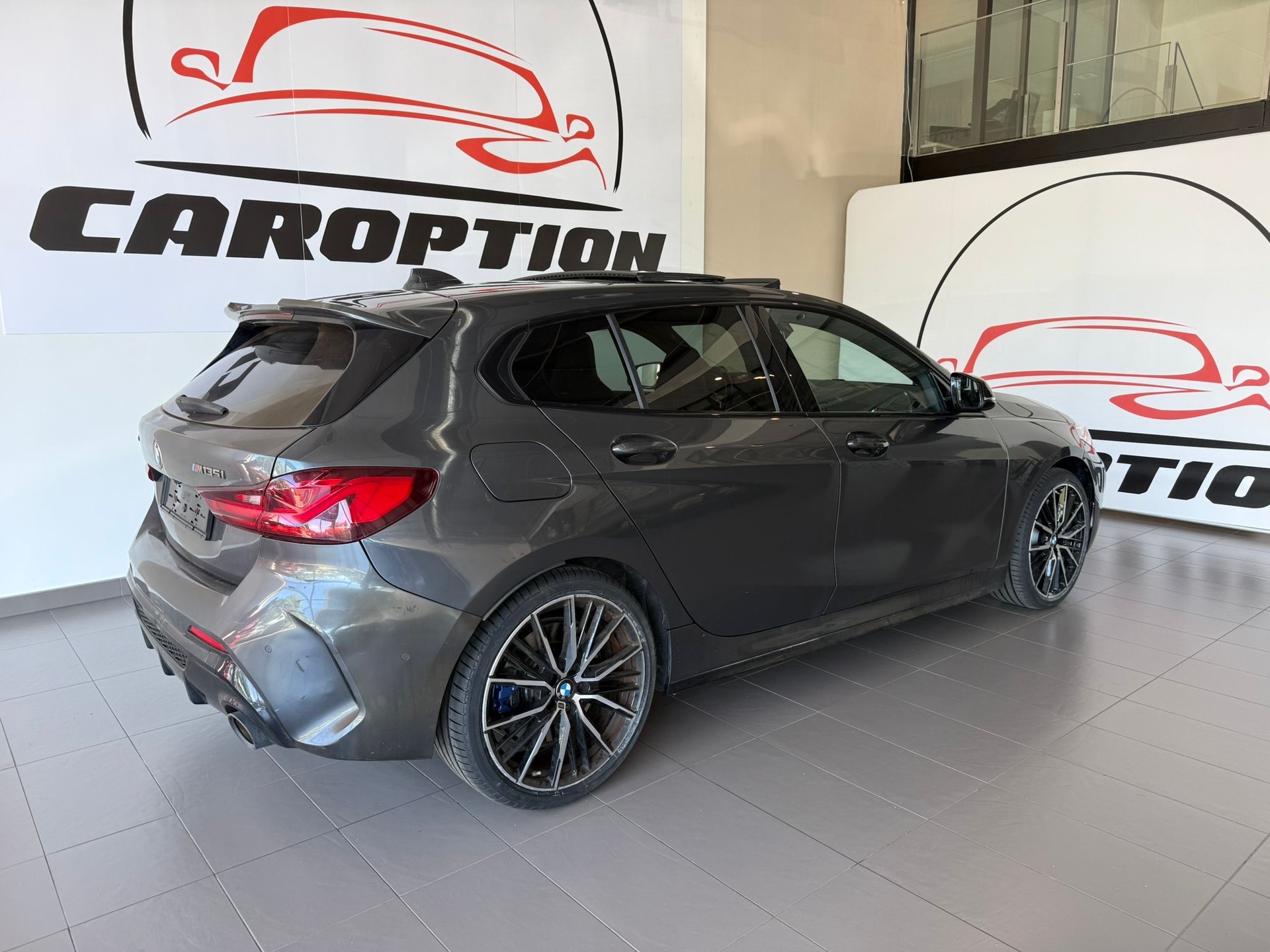 BMW M135i xDrive Steptronic-image-5