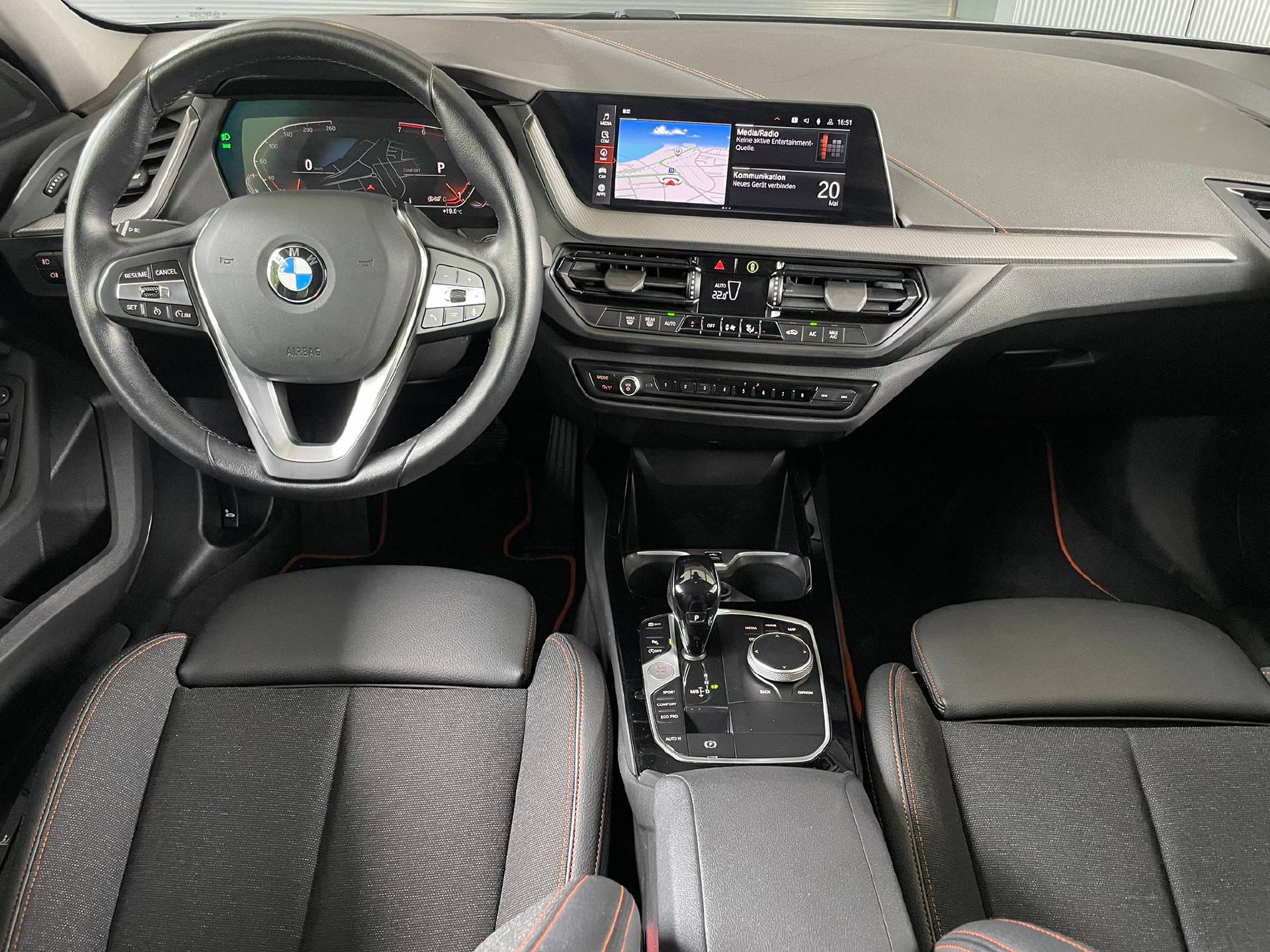 BMW 118i-image-6