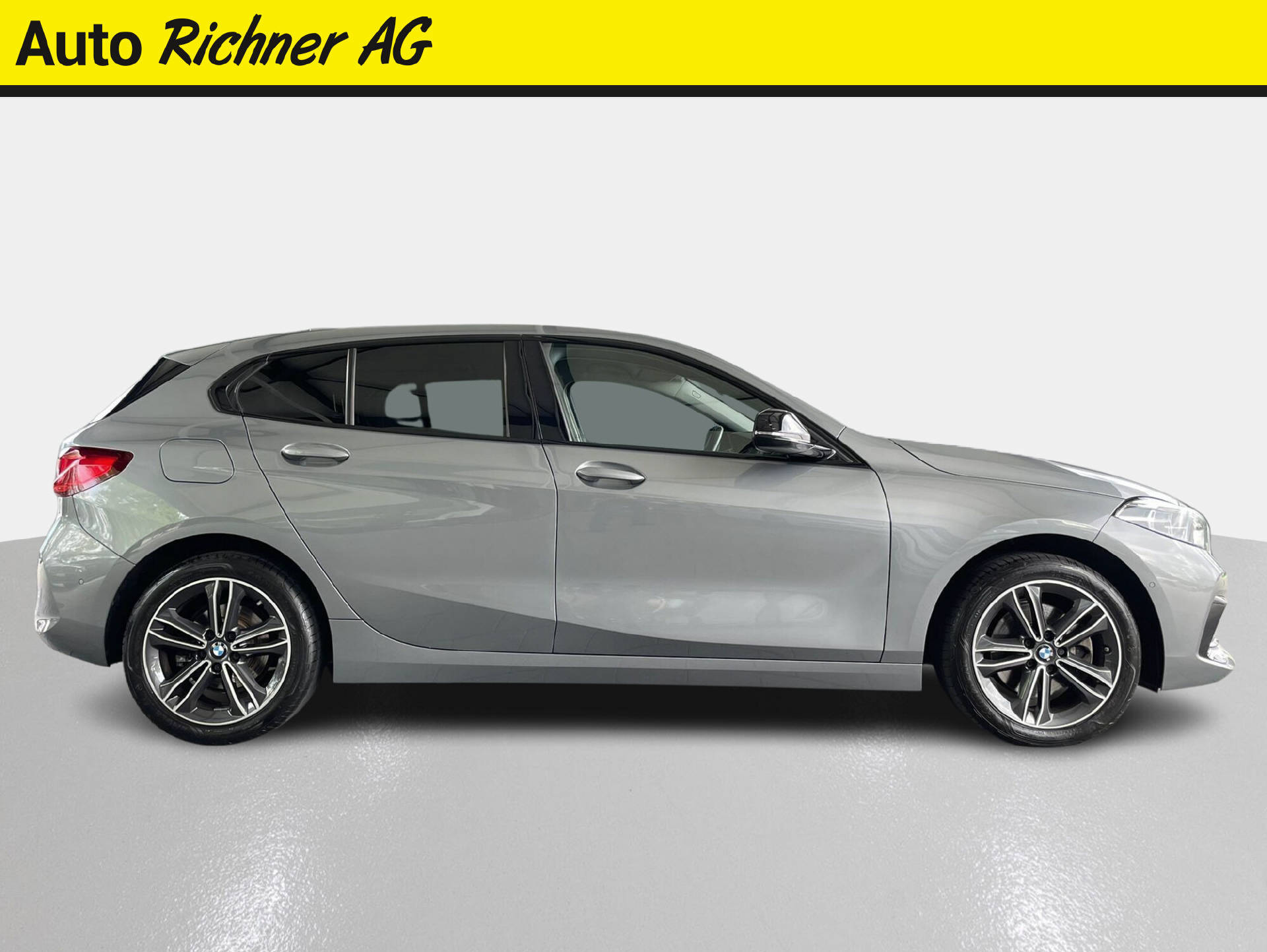 BMW 118i-image-2