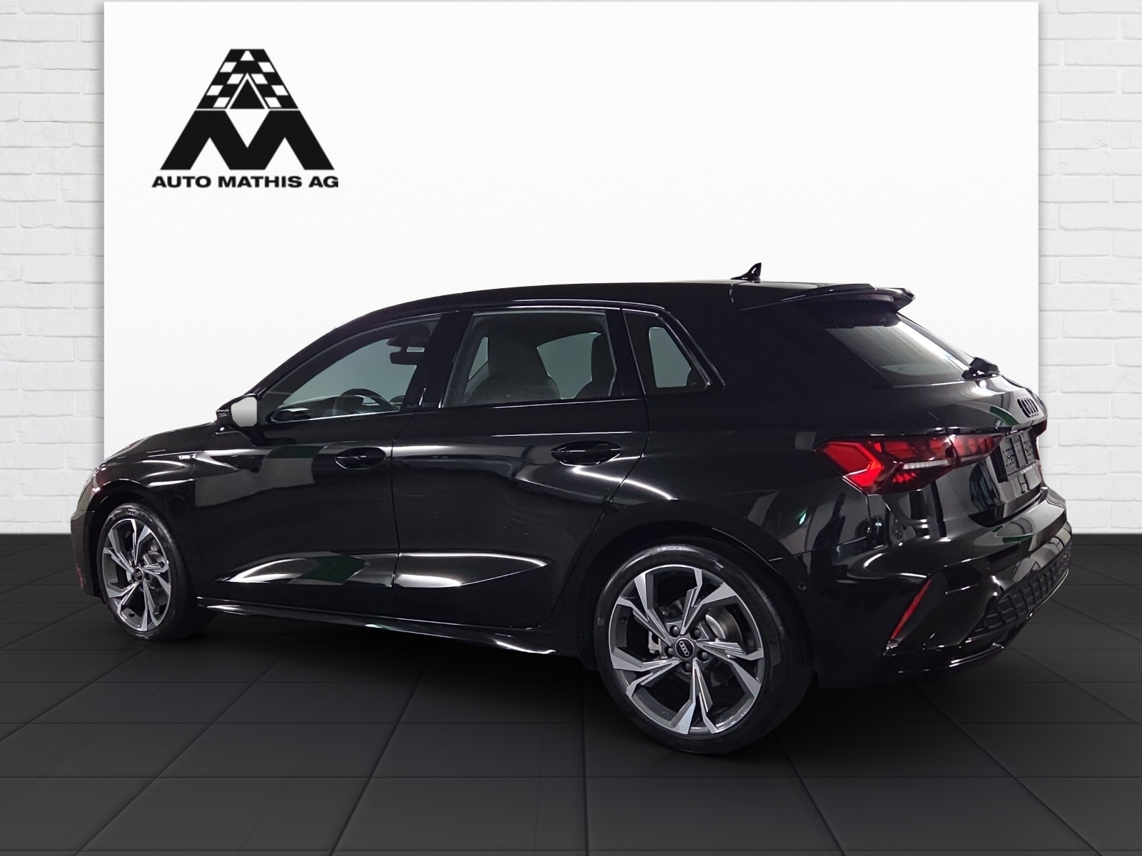 AUDI A3 Sportback TFSI 150 kW quattro S line S tronic-image-3