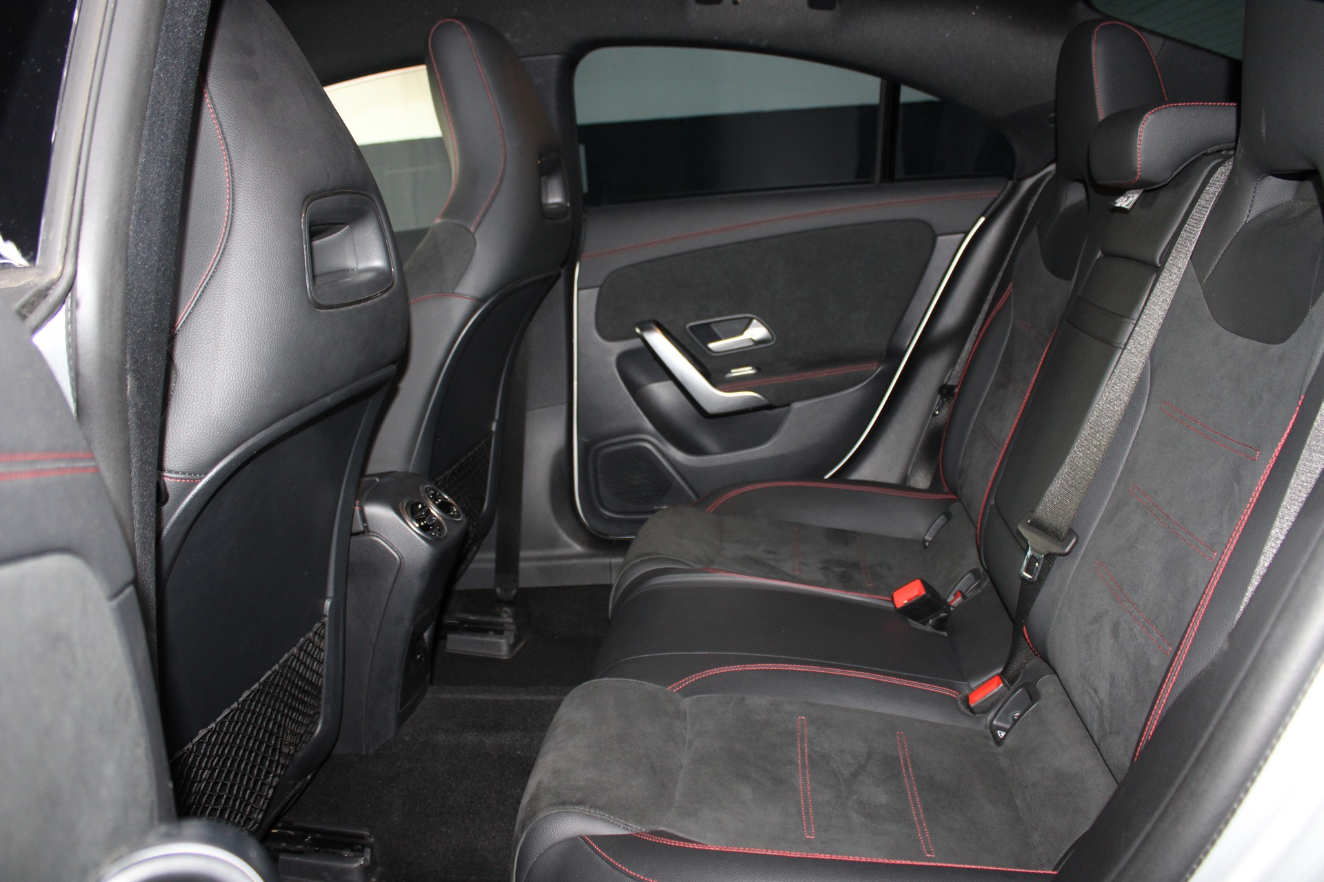 MERCEDES-BENZ CLA 200 4Matic AMG Line 8G-DCT-image-14