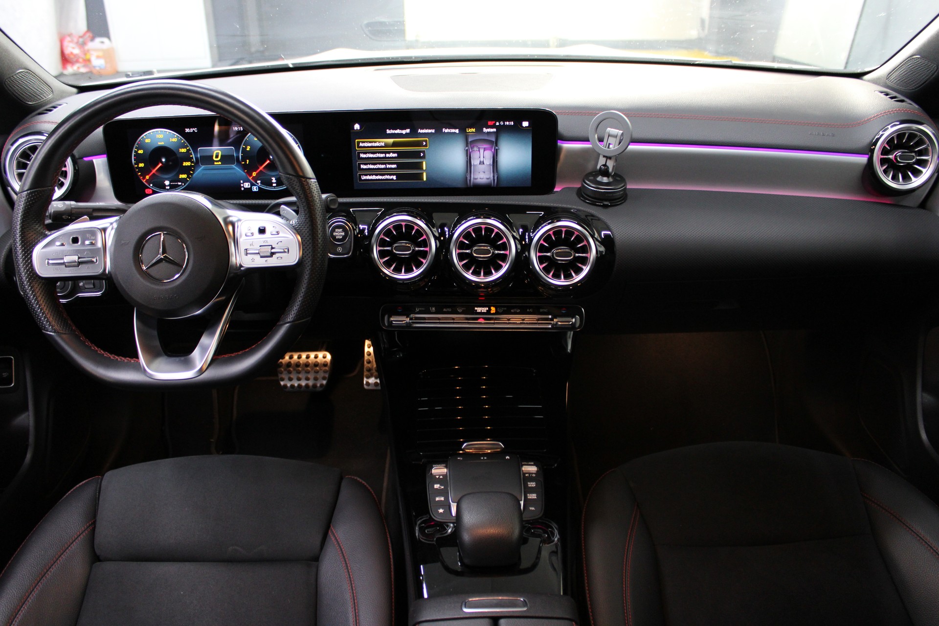 MERCEDES-BENZ CLA 200 4Matic AMG Line 8G-DCT-image-12